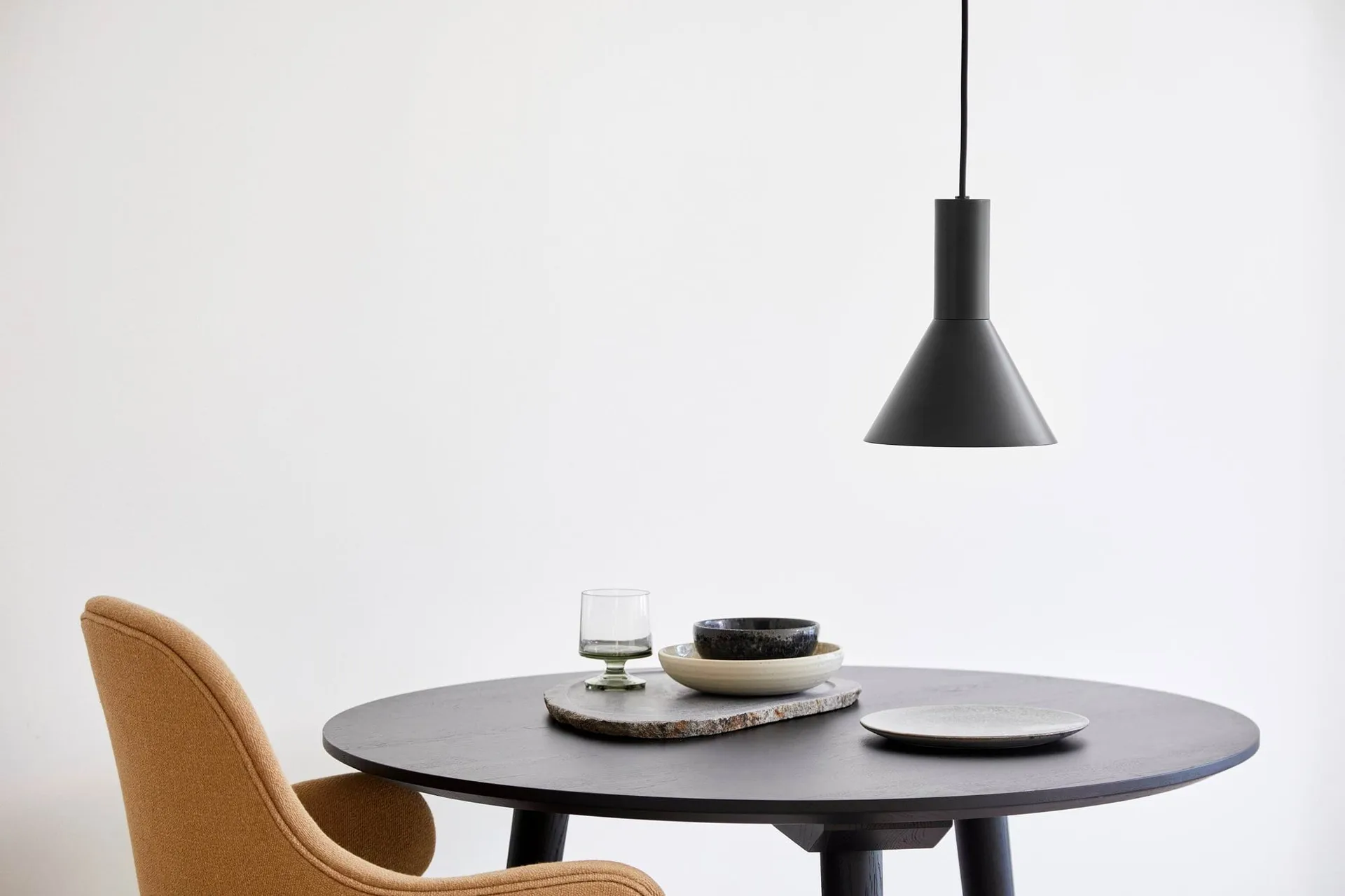 Lyss Pendelleuchte, Matt black, Ø18 cm Frandsen