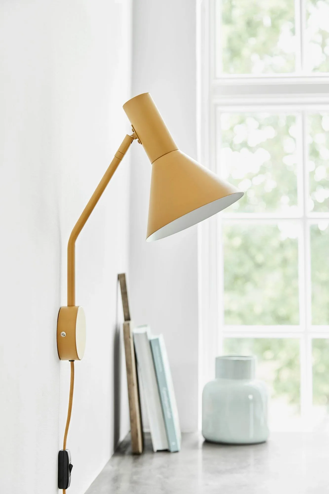 Lyss Wandleuchte, Matt Almond, 42 cm Frandsen