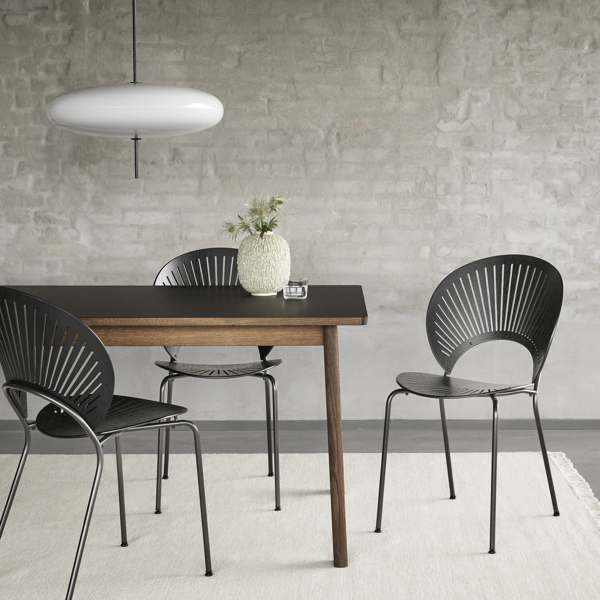 Ana Esstisch 220-320x95 cm, Nanolaminat schwarz-geräucherte Eiche Fredericia Furniture