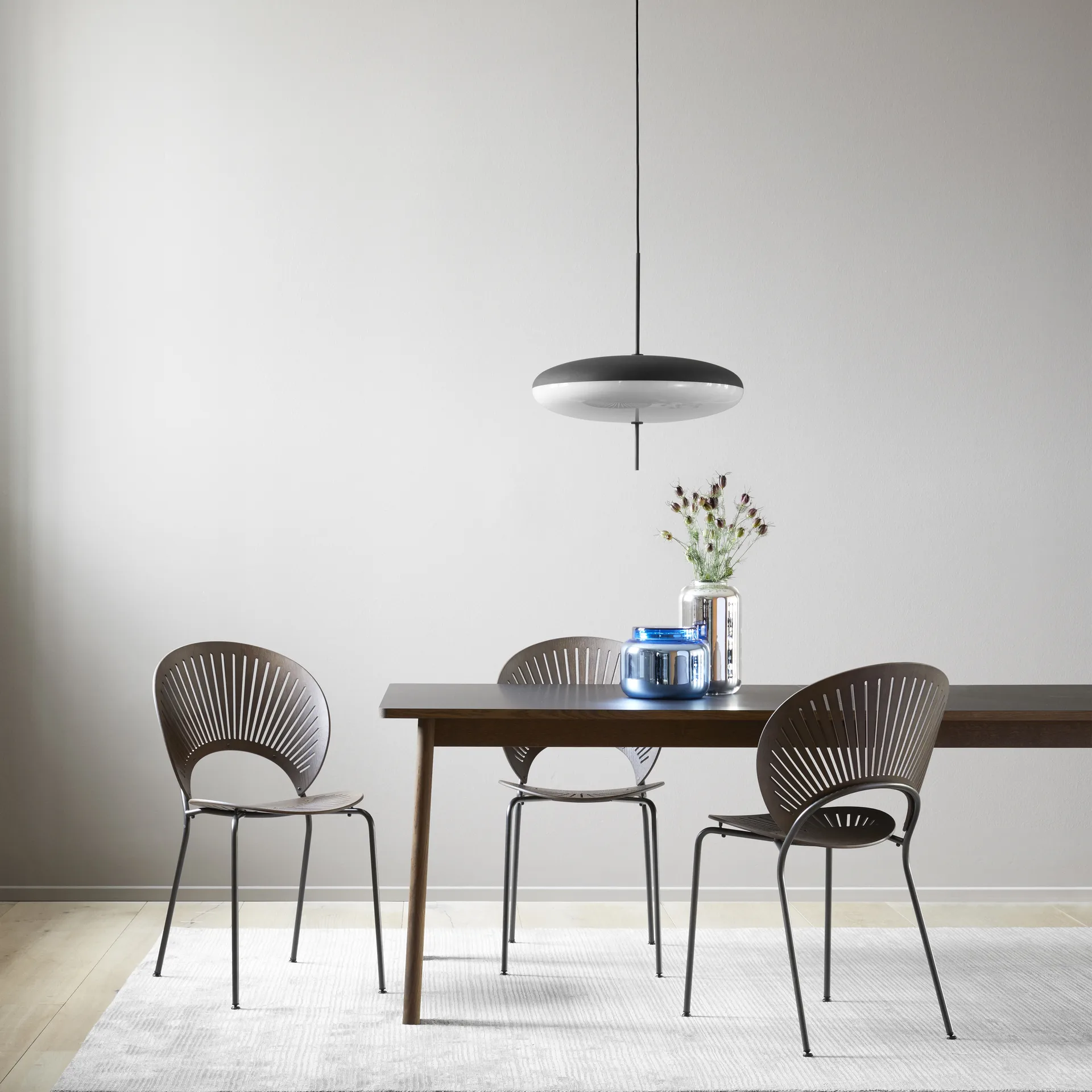 Ana Esstisch 220-320x95 cm, Nanolaminat schwarz-geräucherte Eiche Fredericia Furniture