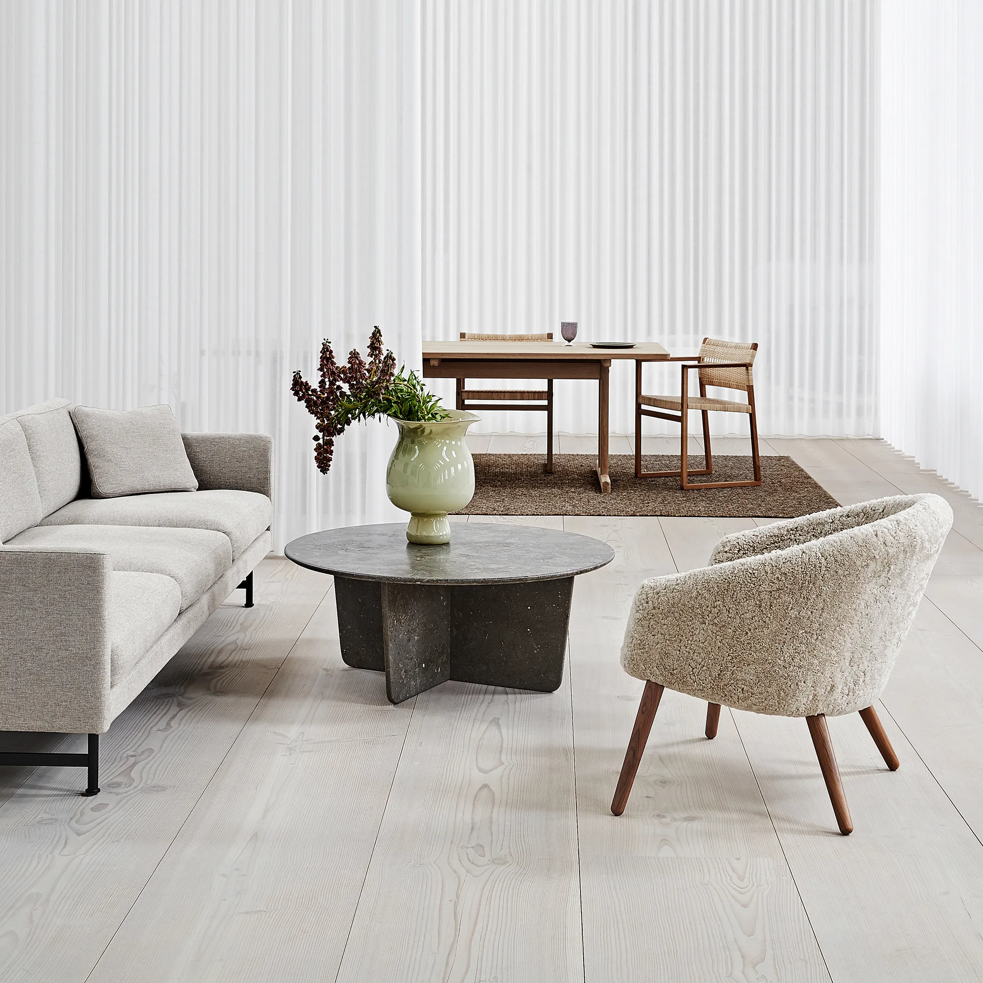 Ditzel Loung-Sessel aus Schaffell, Moonlight-walnut Fredericia Furniture