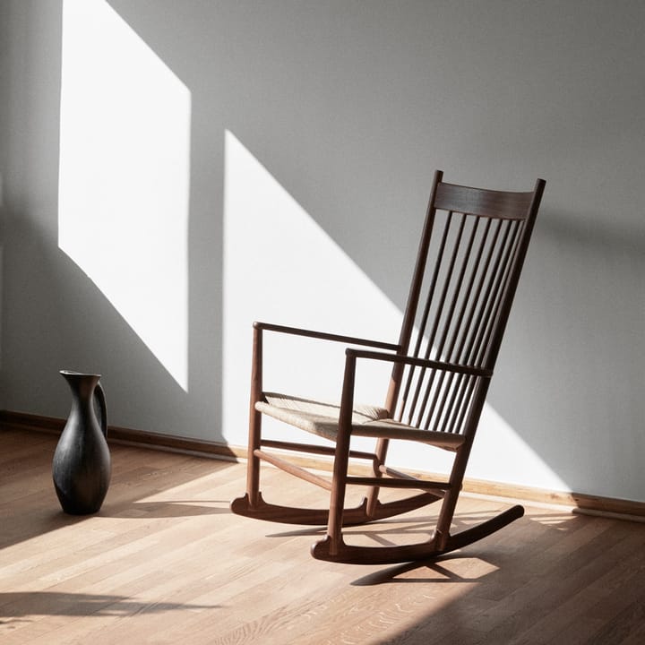 J16 Schaukelstuhl, Schwarz-schwarzlackierte Eiche Fredericia Furniture
