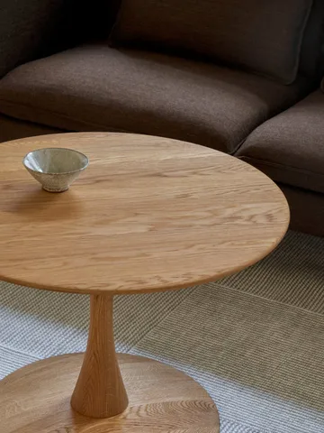 ND104 Trisse Couchtisch - Geölte Eiche, Ø68x48 cm - Fredericia Furniture