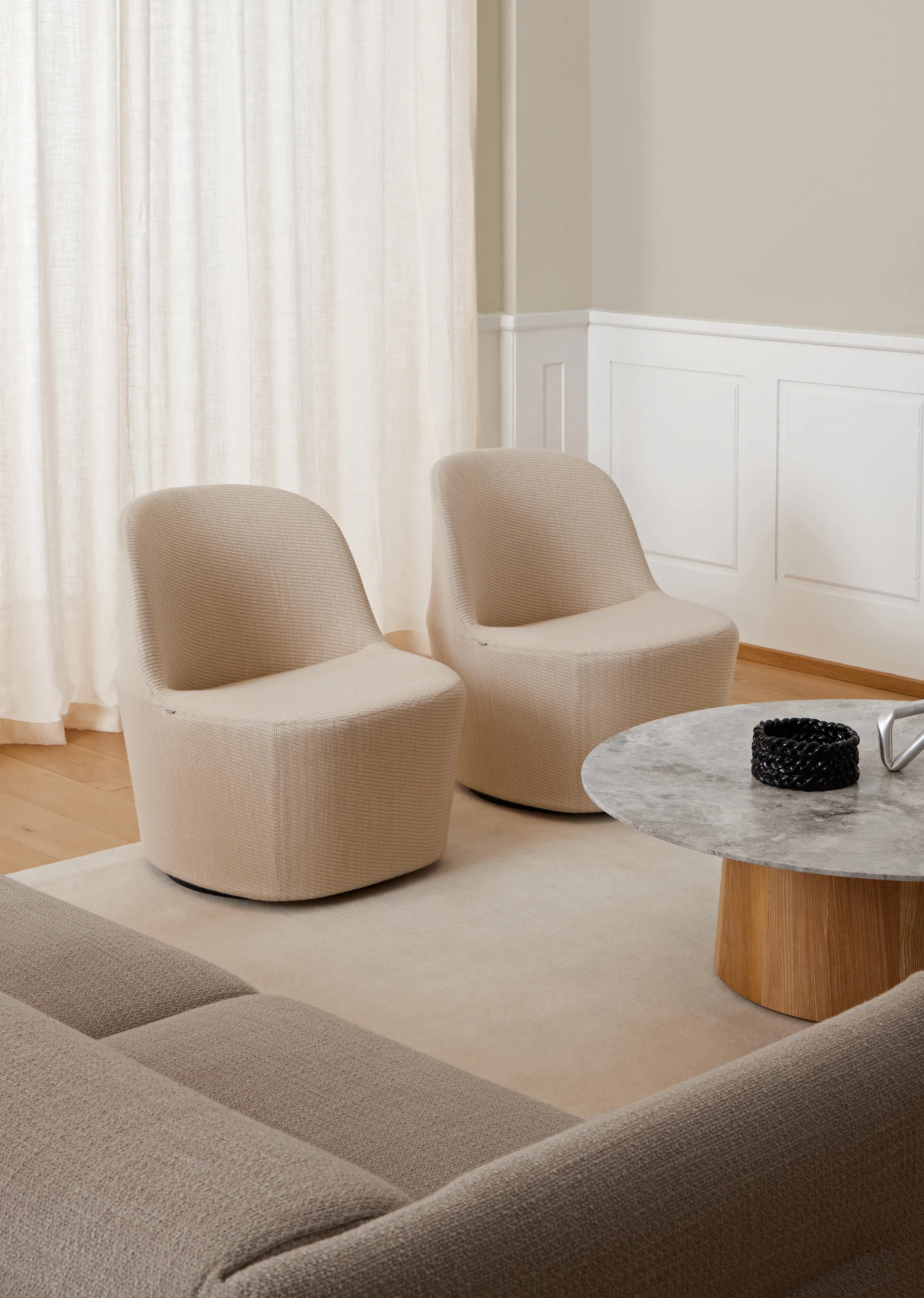 Niveau Couchtisch Ø110 cm, Tundra Grey-ash oil treated Fredericia Furniture