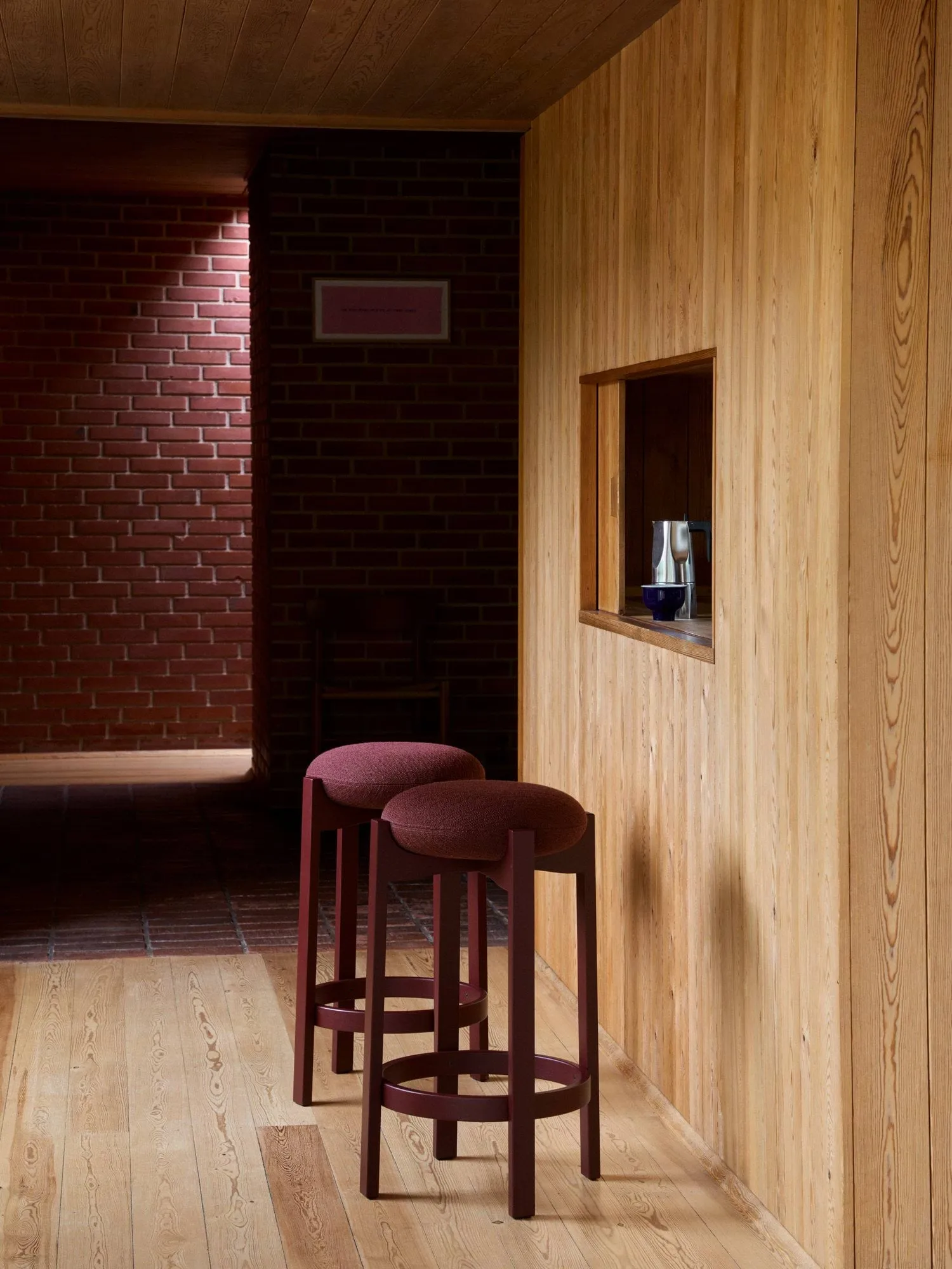 Pioneer Hocker hoch, Odino RC43 bordeaux-bordeaux Buche Fredericia Furniture