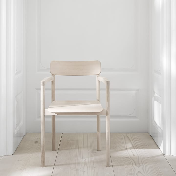 Post 3445 Armstuhl, Schwarz lackierte Eiche Fredericia Furniture