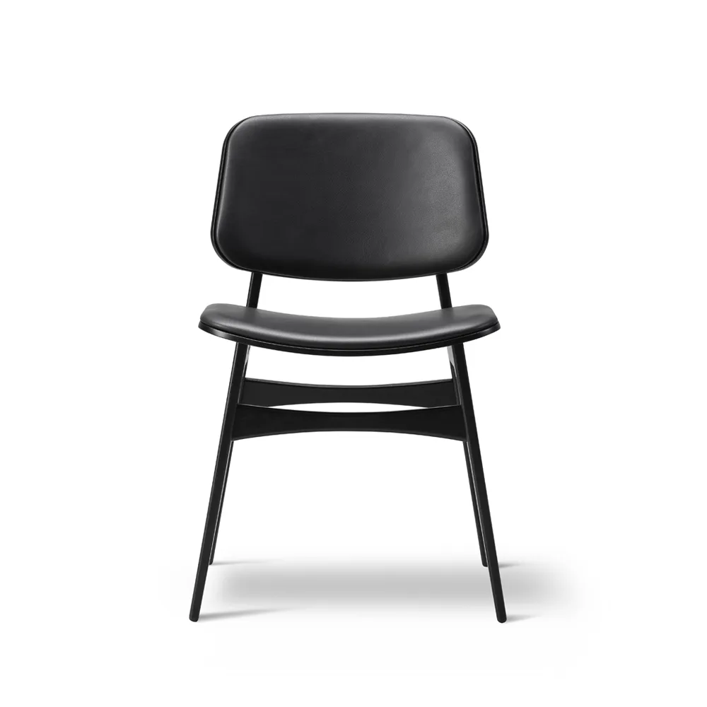 Søborg 3052 Holzgestell Stuhl voll gepolstert, Leder Omni 301 schwarz, schwarz lackierte Eichenbeine Fredericia Furniture