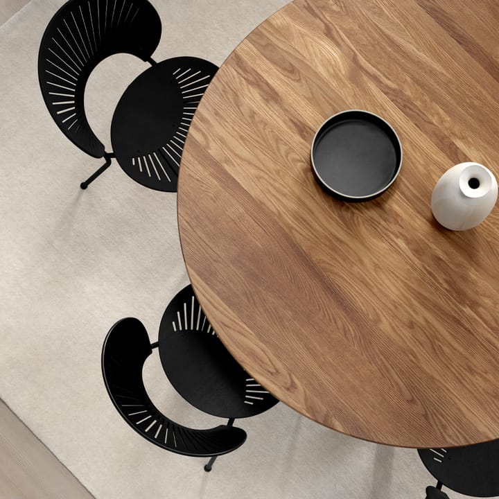 Trinidad 3398 Stuhl, Schwarz gebeizte Aufbewahrungsdose-Bein schwarz Fredericia Furniture