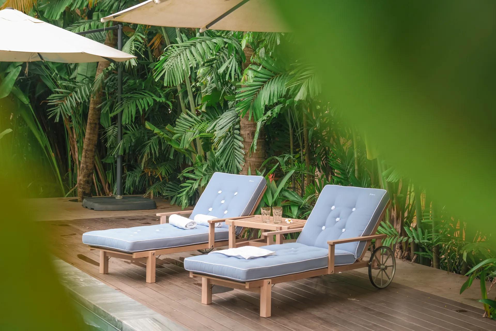 49 Rolltisch, Redwood, 48x45 cm Fri Form