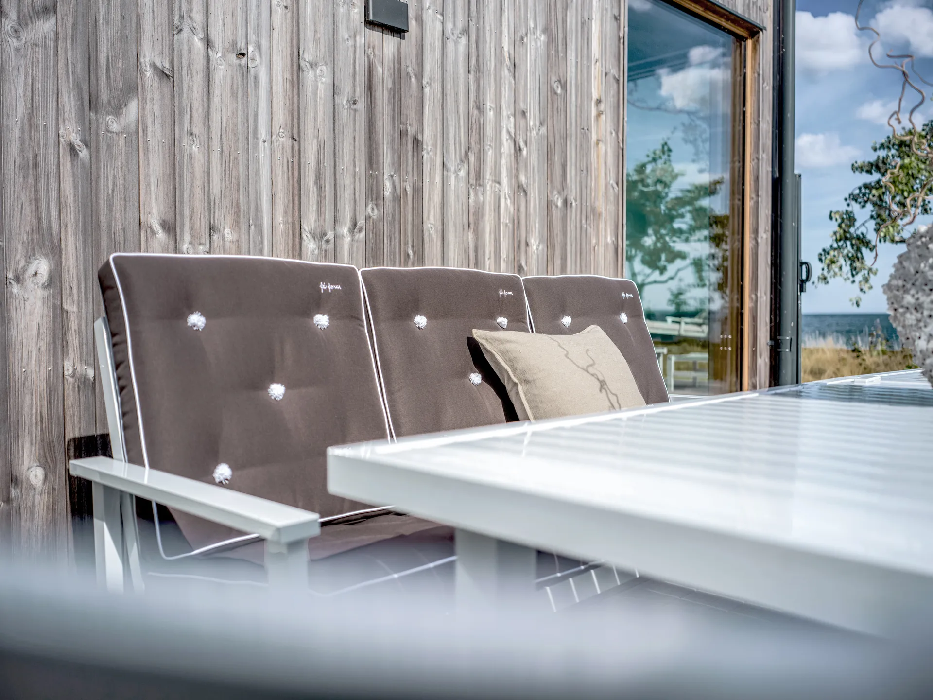 62 Tisch, White, 142x80x65,5 cm Fri Form