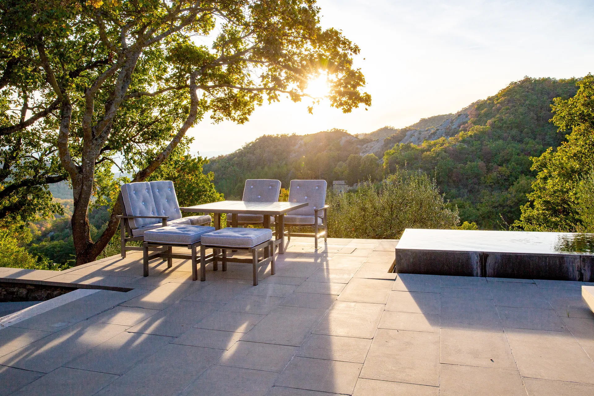 65 Tisch, Grey, 124x133x66 cm Fri Form