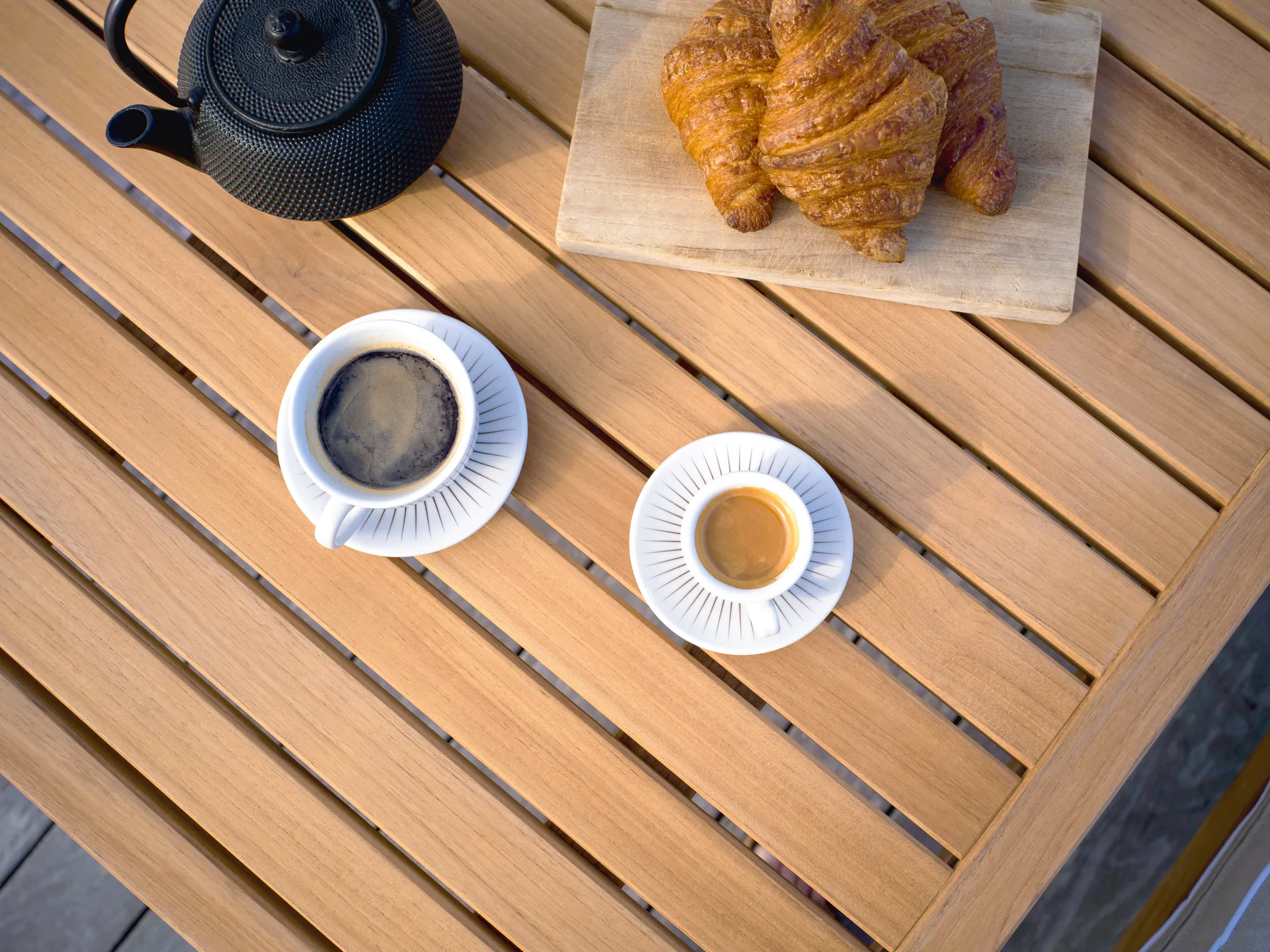 65 Tisch, Teak, 128x120x68 cm Fri Form