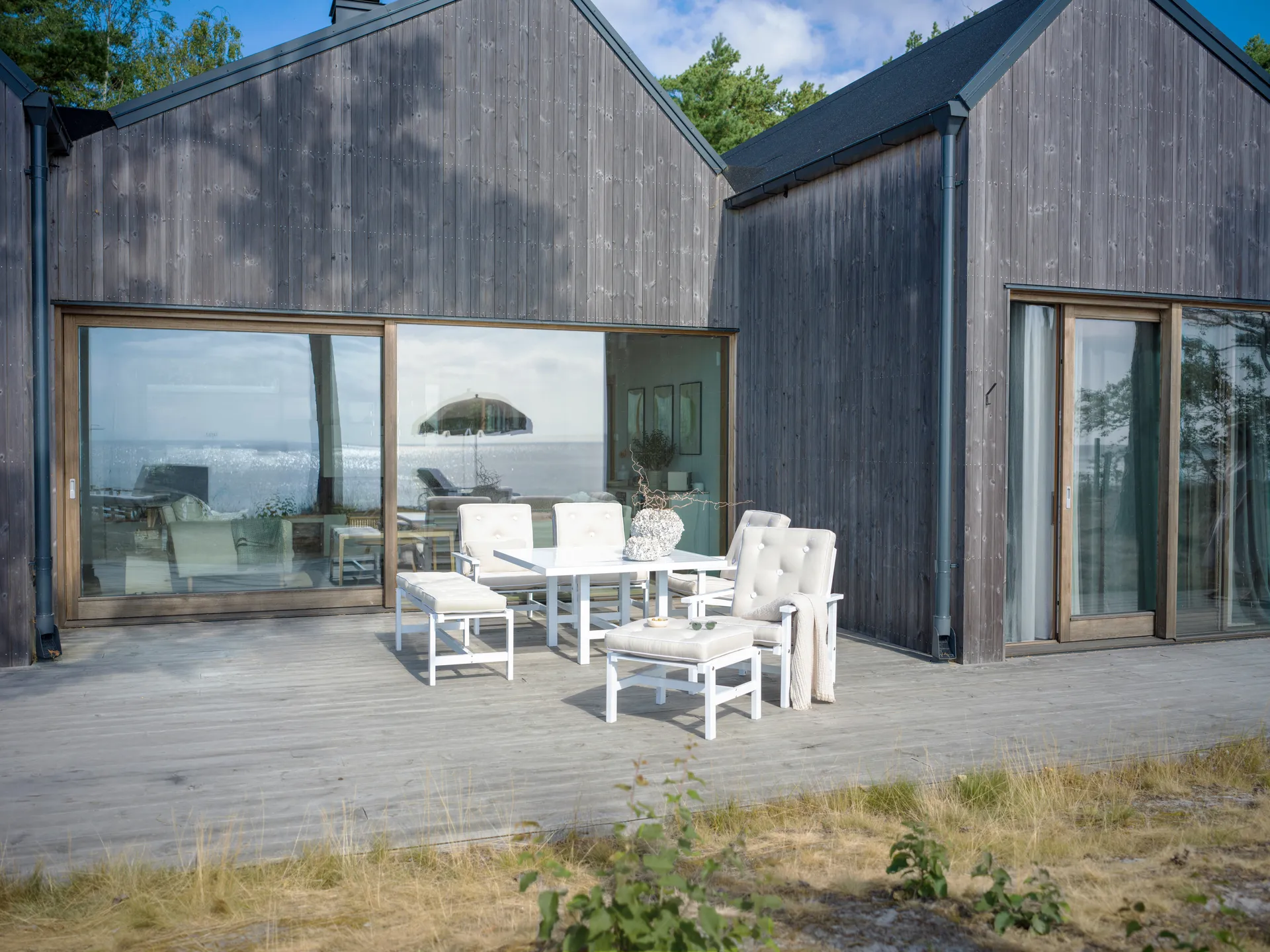 65 Tisch, White, 124x133x66 cm Fri Form