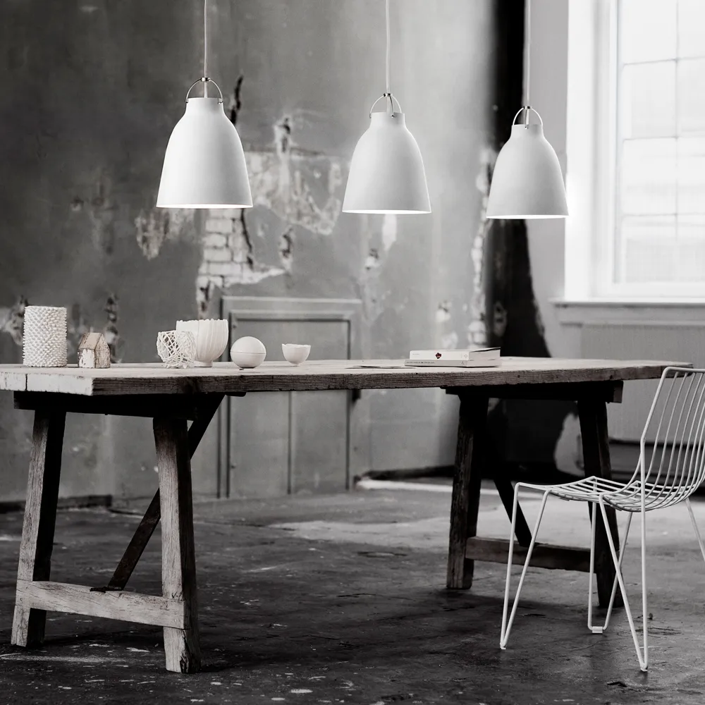 Caravaggio 2 Pendelleuchte, Schwarz Glänzend-Rotes Textilkabel Fritz Hansen