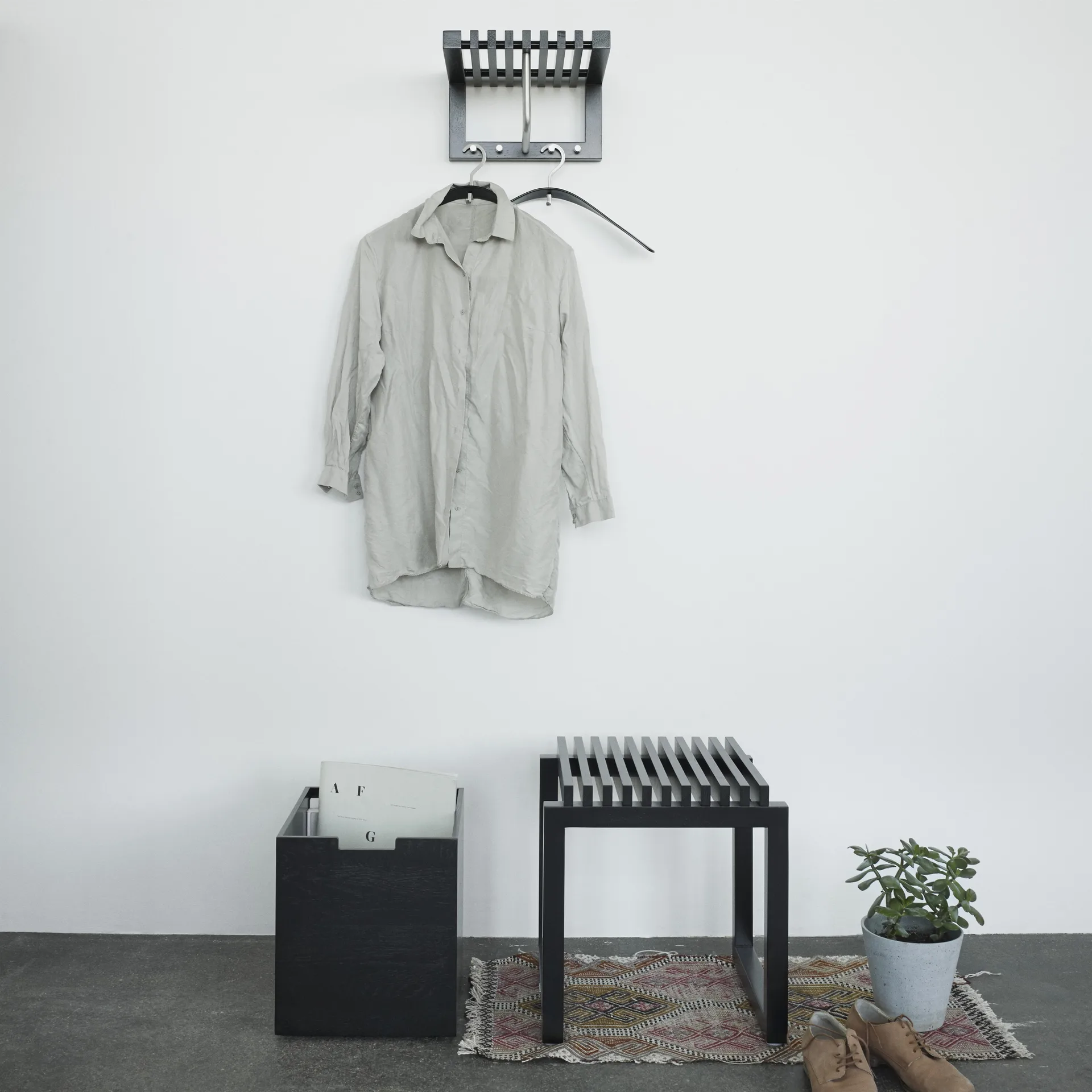 Cutter Hocker, Eiche schwarz lackiert Fritz Hansen