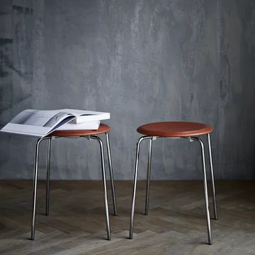 Dot Hocker Leder - Wild leather walnut - Fritz Hansen