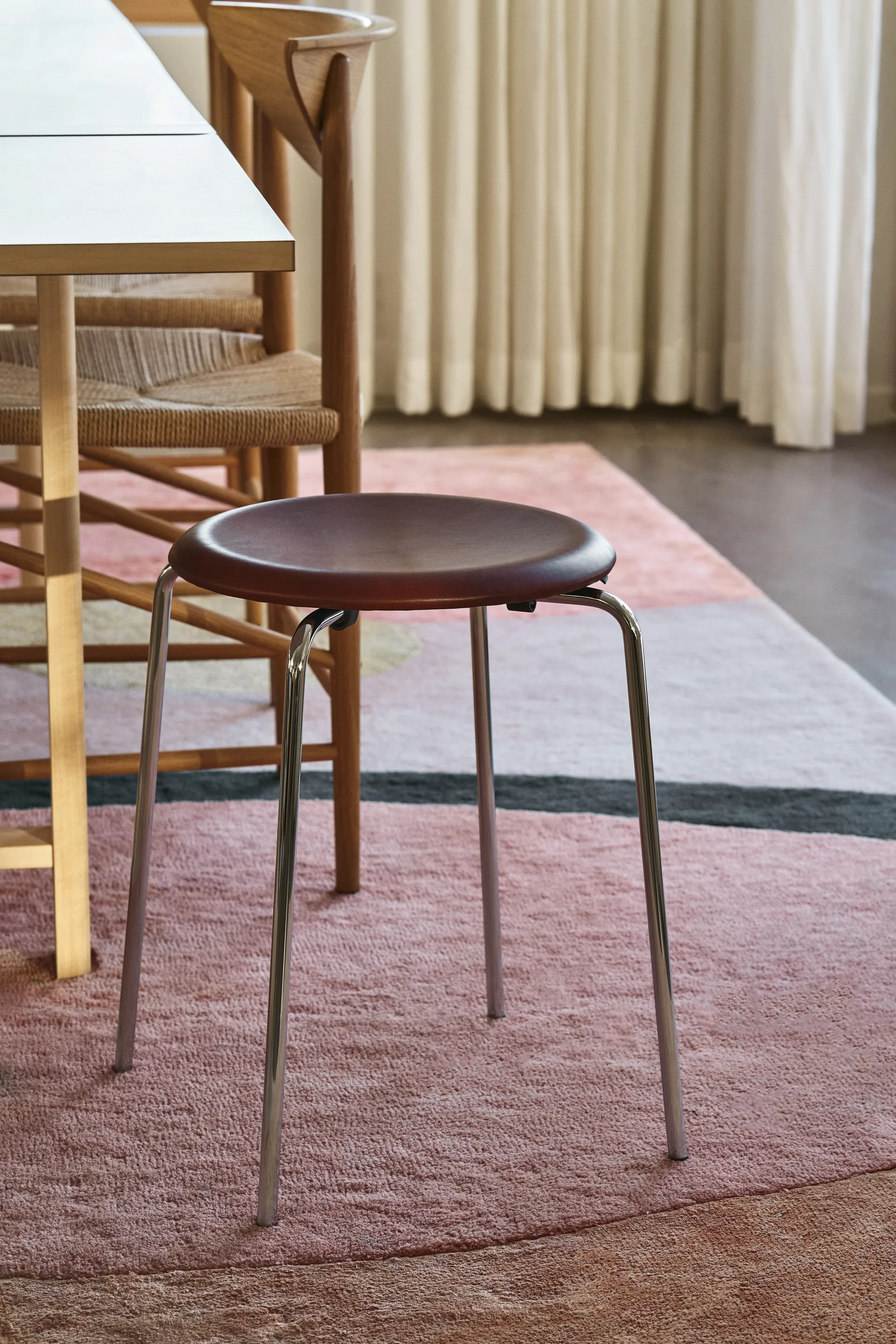 Dot runder Hocker Leder, Chestnut, Ø34x44 cm Fritz Hansen