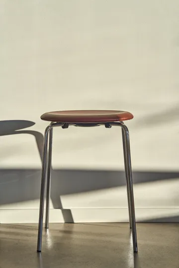 Dot runder Hocker Leder - Chestnut, Ø34x44 cm - Fritz Hansen