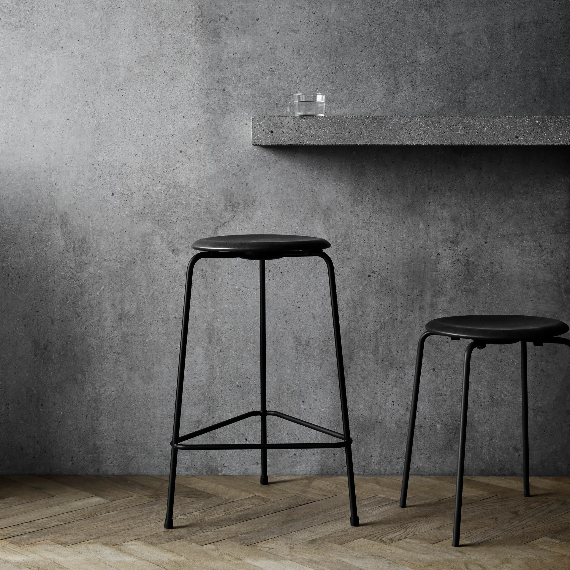 High Dot Hocker Leder, Cowboy black Fritz Hansen