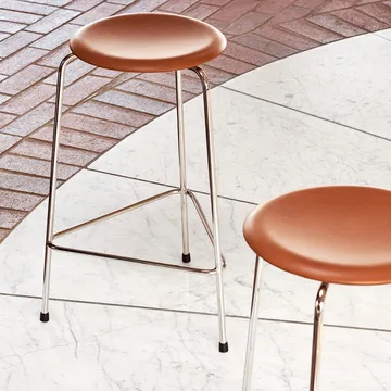 High Dot Hocker Leder - Wild leather walnut - Fritz Hansen