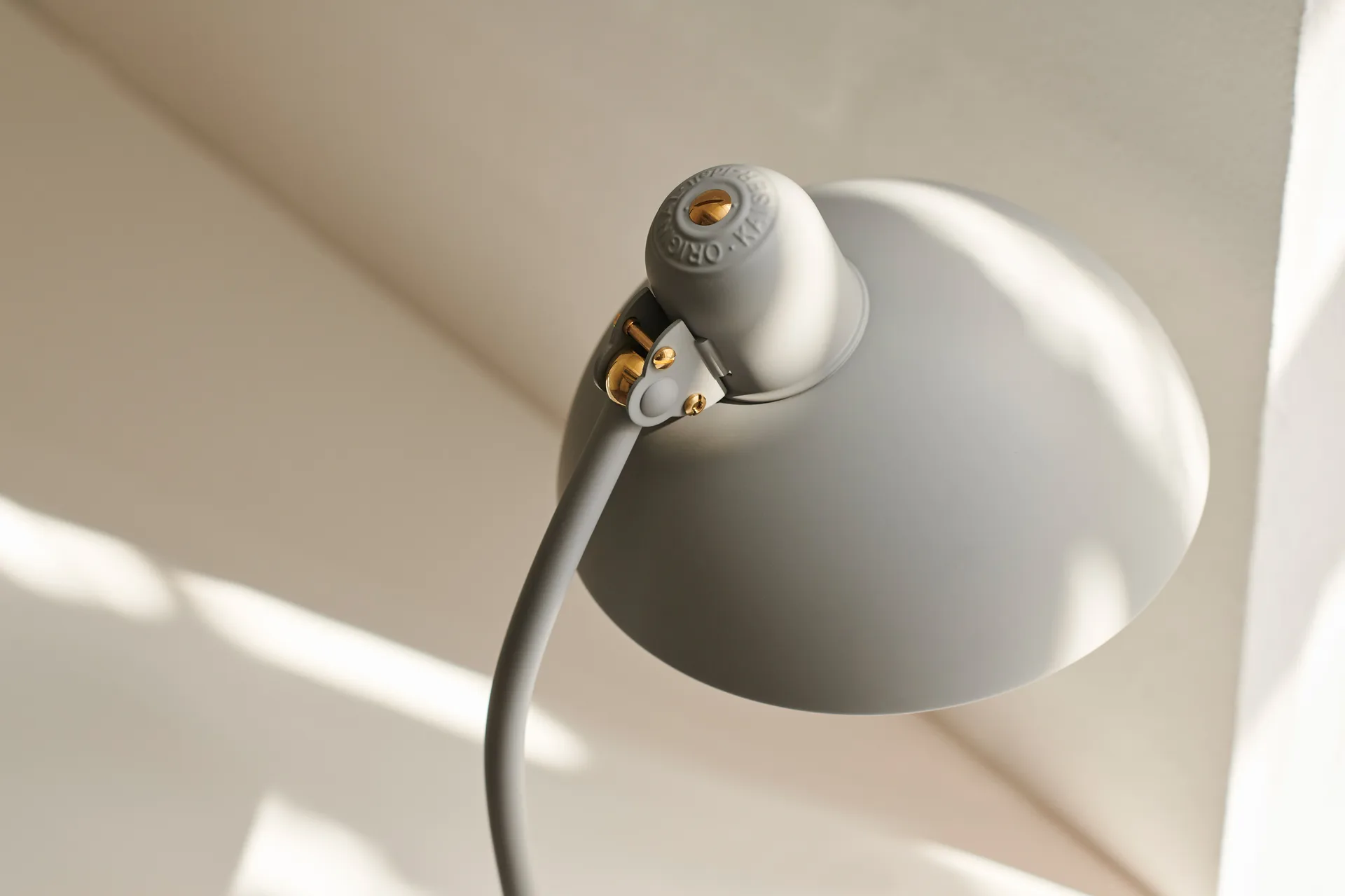 Kaiser Idell 6556-T Tischleuchte, Easy Grey Fritz Hansen