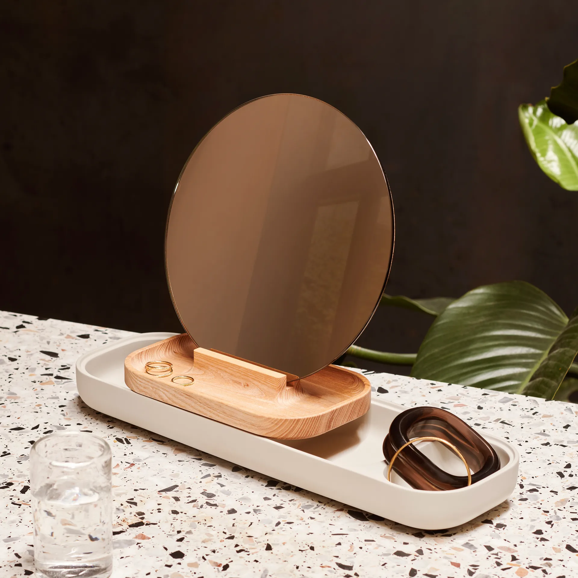 Slide Aufbewahrung mit Spiegel, Esche-Beton Fritz Hansen