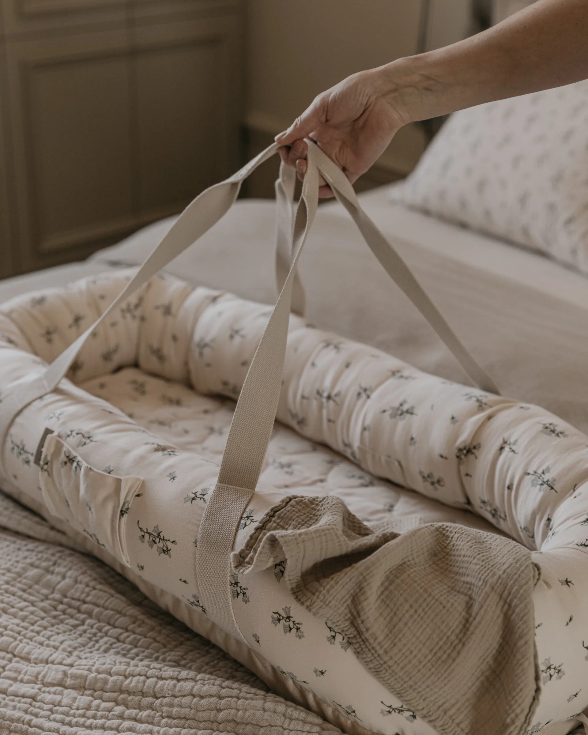 Bluebell Satin gestepptes Babynest, 43x87x16 cm Garbo&Friends