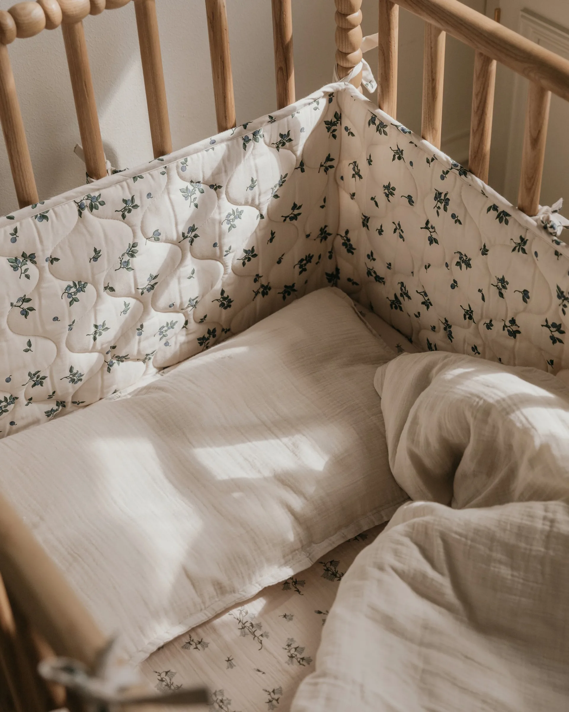 Blueberry Satin gestepptes Bettgitterpolster, 30x360 cm Garbo&Friends