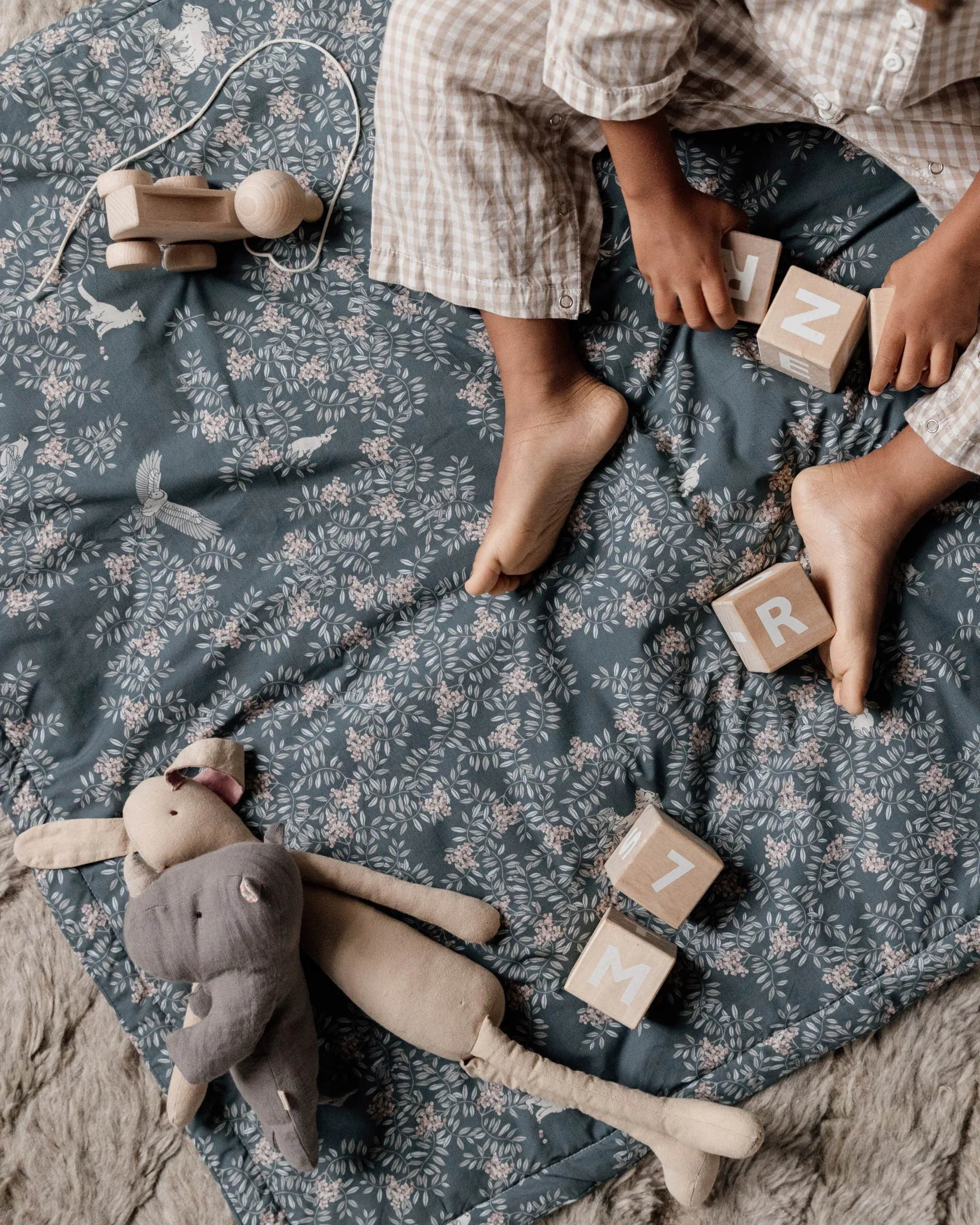 Fauna Forest Gefüllte Decke, 90x120 cm Garbo&Friends