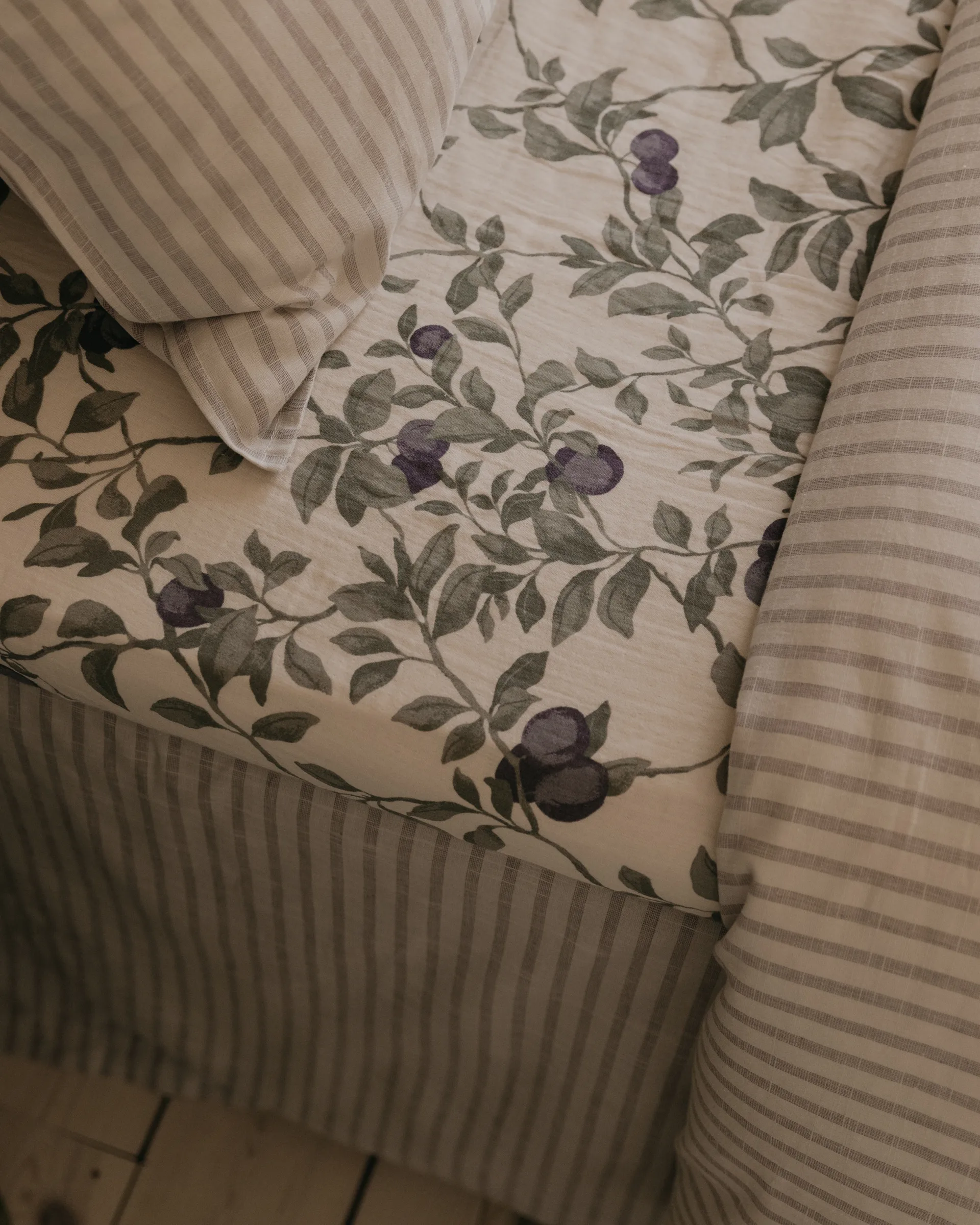 Plum Muslin Spannbettlaken, 90x200x30 cm Garbo&Friends