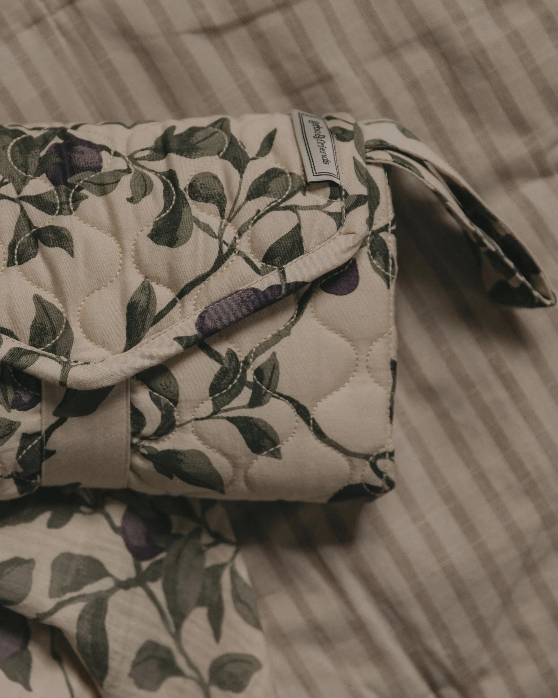 Plum satin gesteppte Change To Go, tragbare Wickelunterlage, 46x80 cm Garbo&Friends