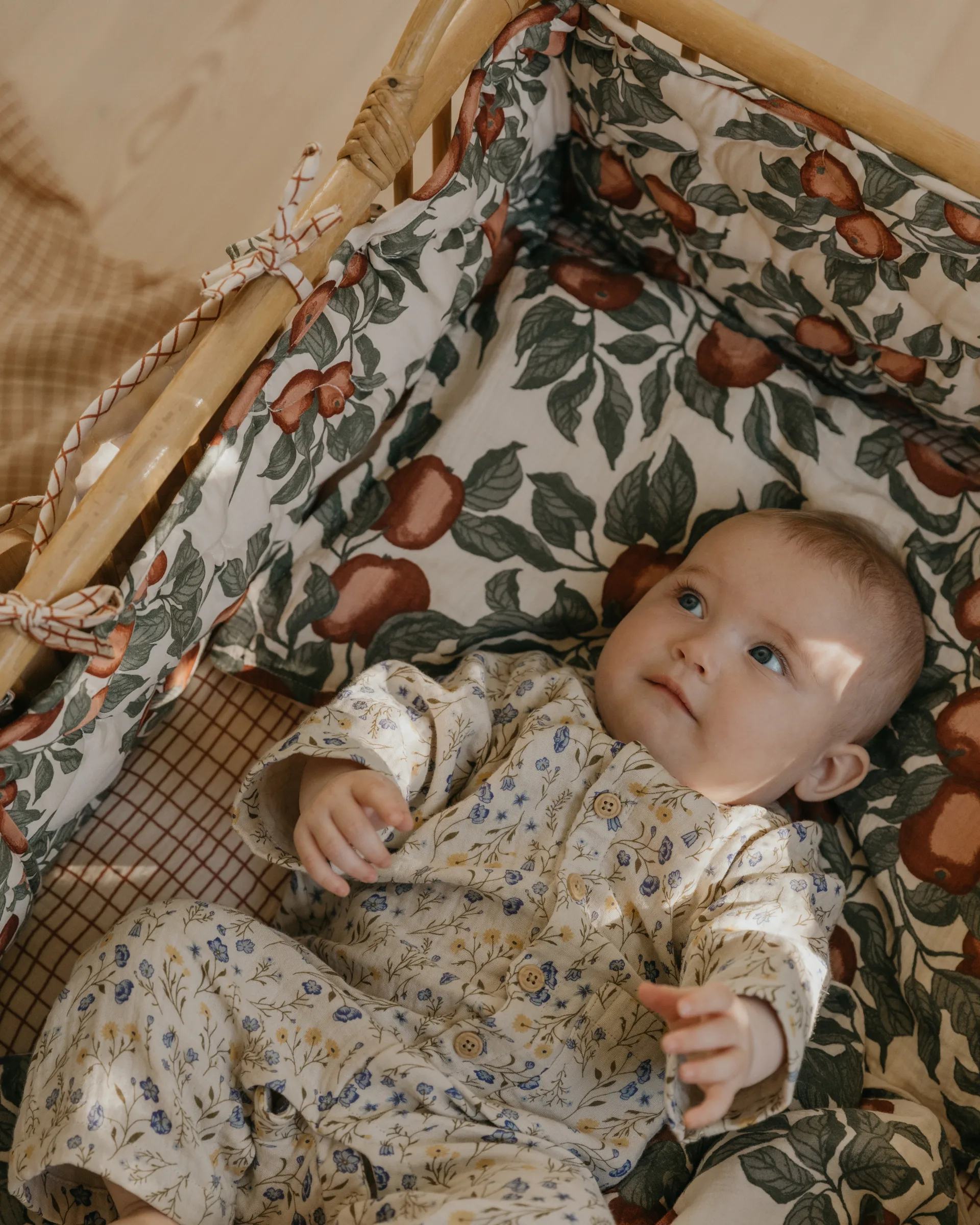 Pomme Satin Quilted Krippenstosschutz, 360x30x0,5 cm Garbo&Friends