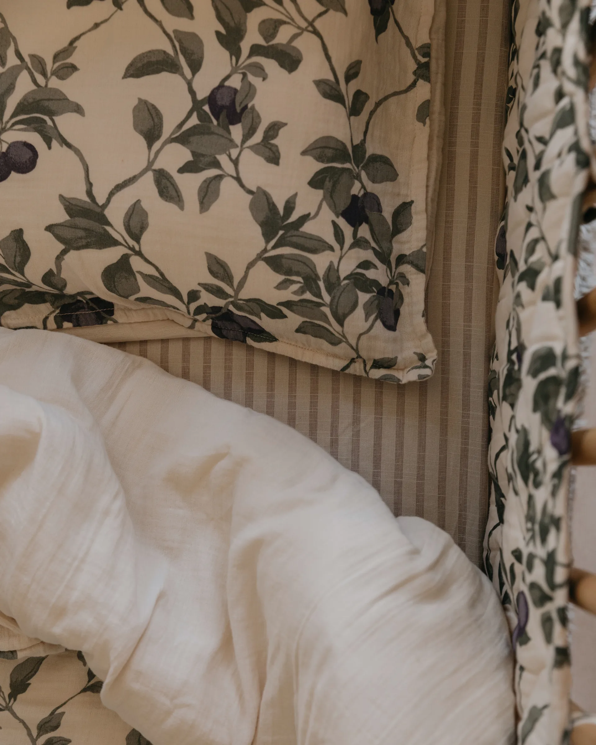 Stripe Mauve Spannbettlaken, 60x120x20 cm Garbo&Friends