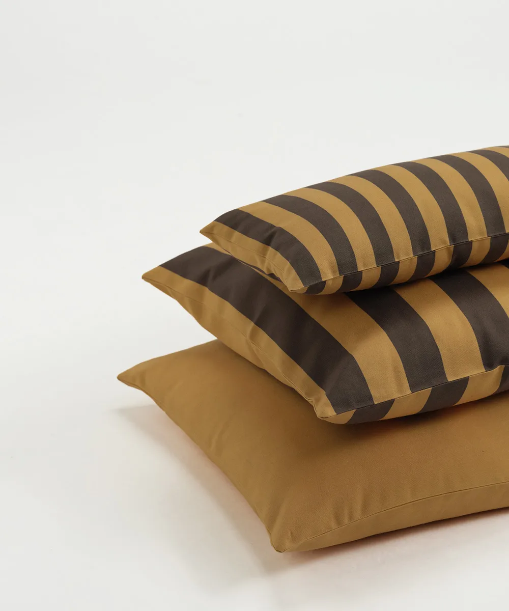 Garden Glory gestreiftes Kissen, Safrangelb-braun, 25x50 cm Garden Glory