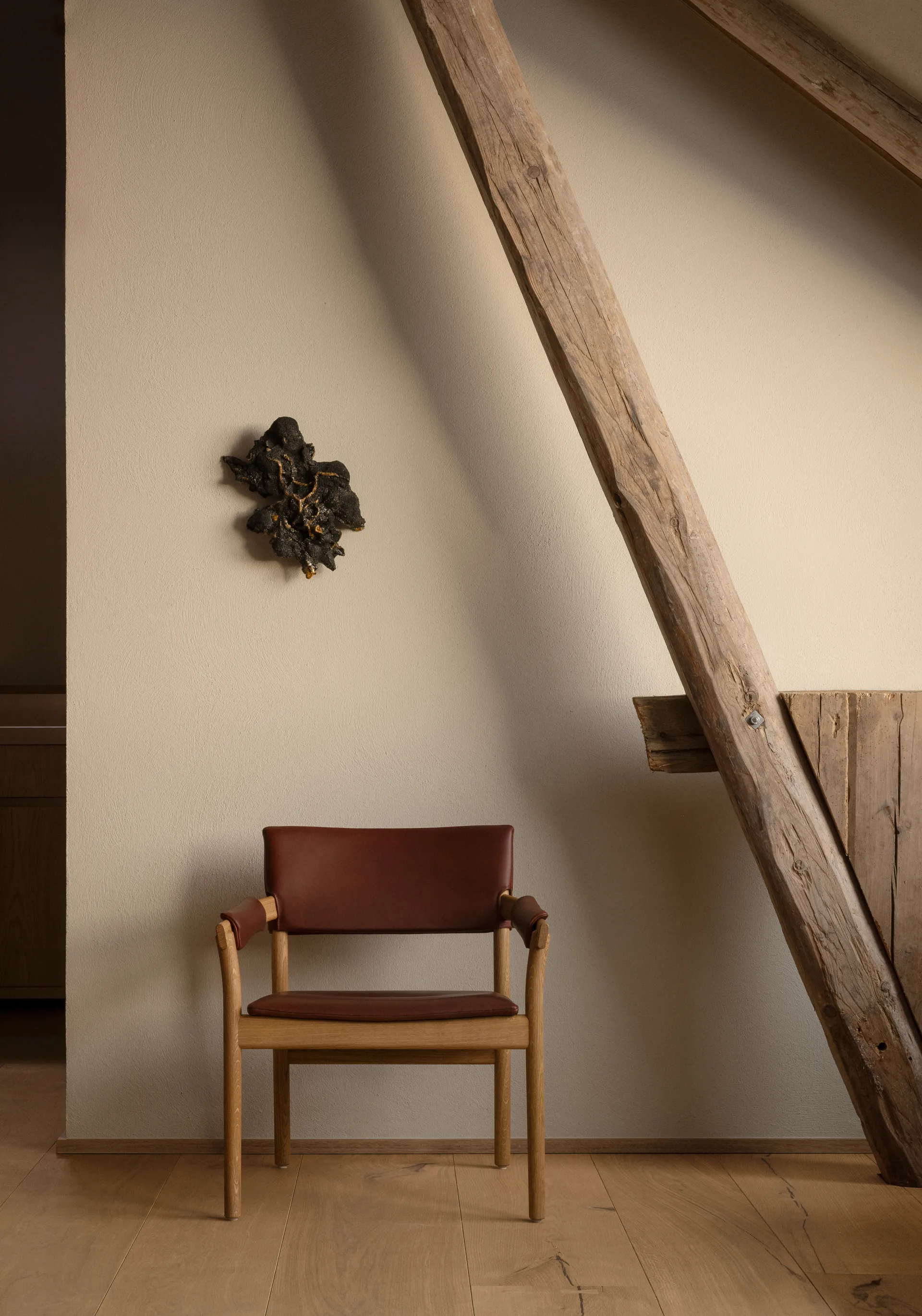 Vyn Sessel mit gepolsteter Rückenlehne, Monocoat natural-Elmosoft 43283 Gärsnäs