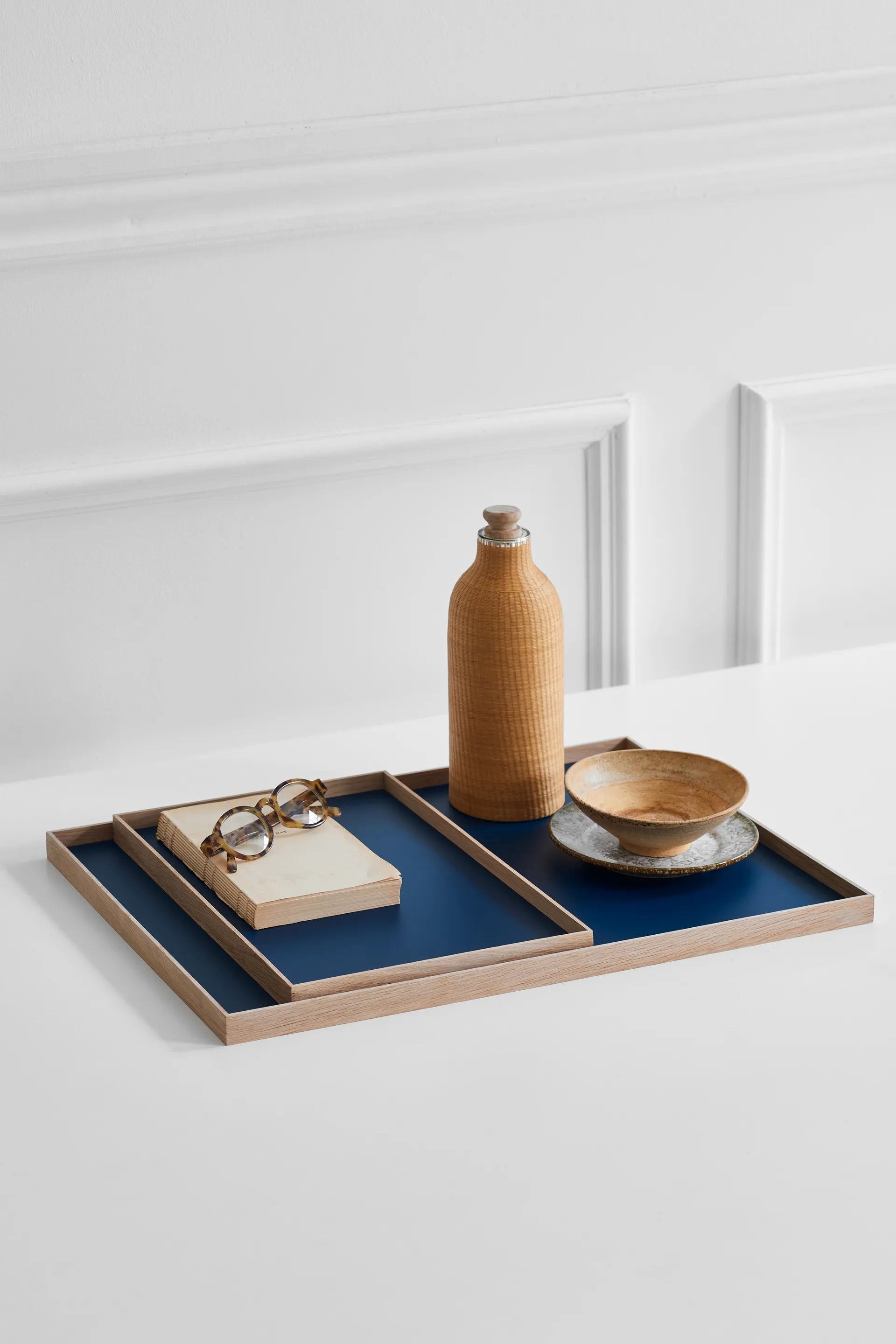 Frame Tablett large 35,5 x 50,6cm, Eiche-blau Gejst