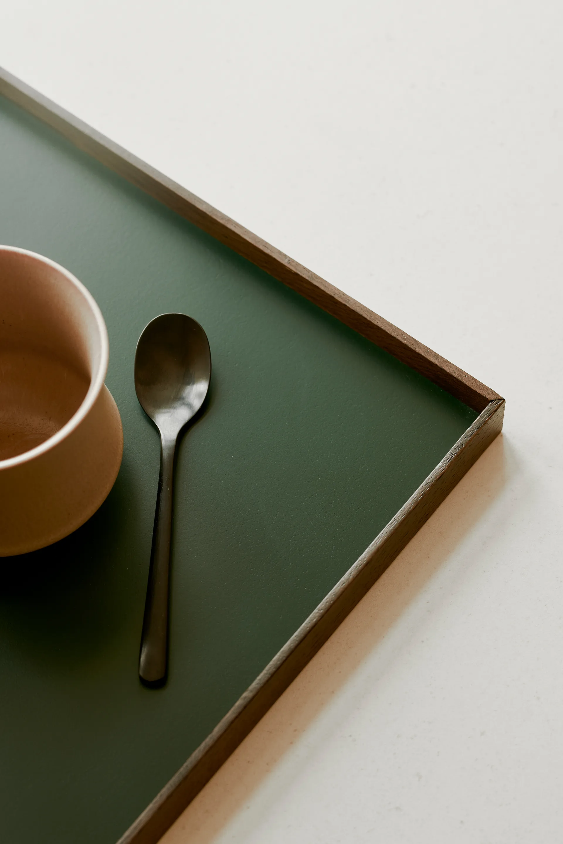 Frame Tablett large 35,5 x 50,6cm, Eiche geraucht-grün Gejst