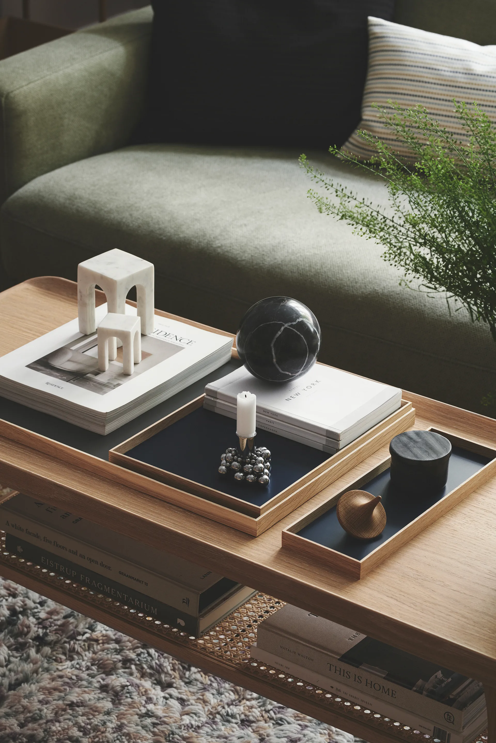 Frame Tablett medium 23 x 34cm, Eiche-blau Gejst