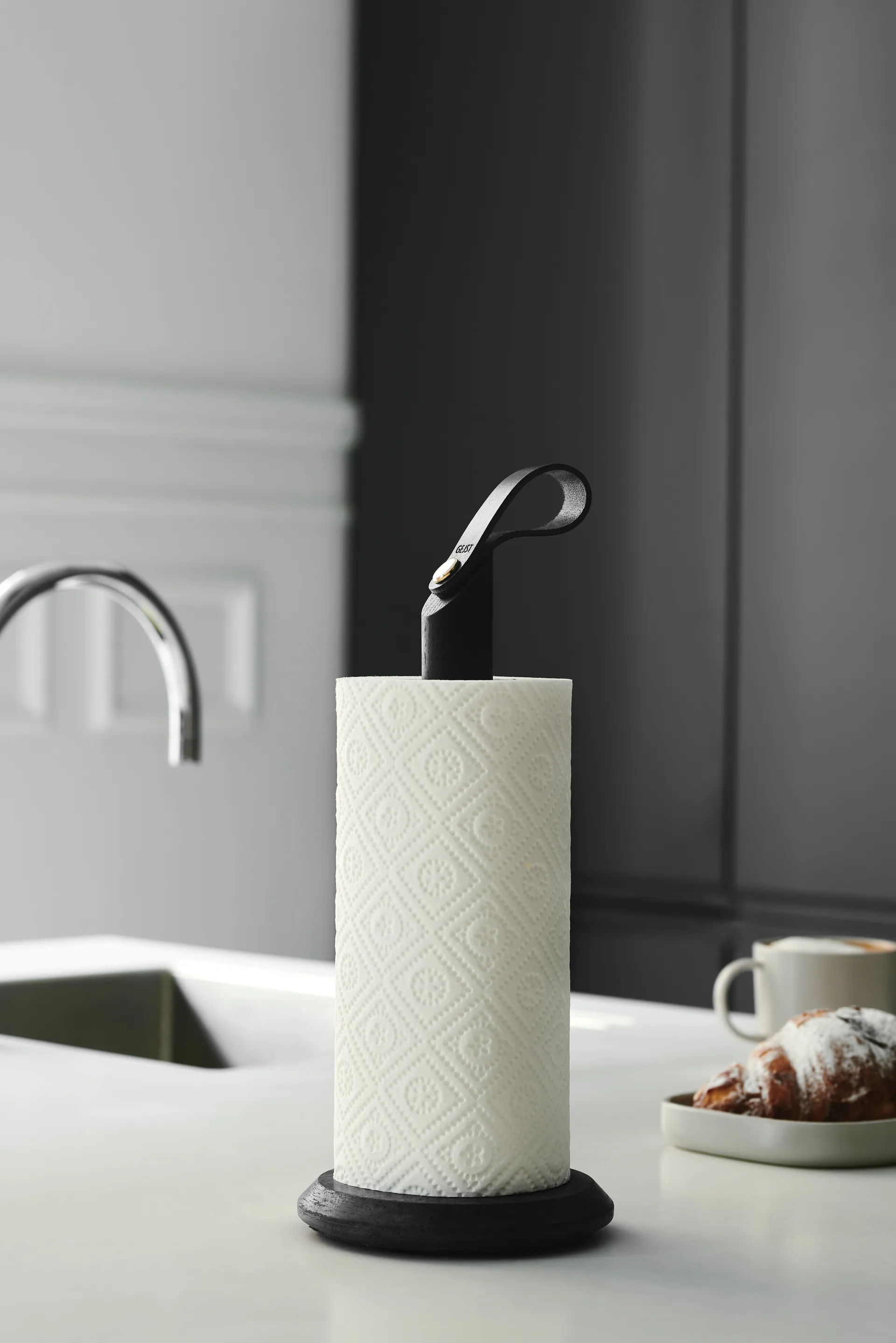 Grab Küchenrollenhalter, Schwarz gebeizte Eiche Gejst