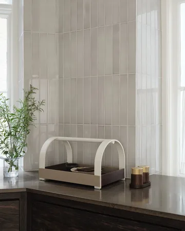 Kydo Tablett mit Griff 40,5x27x23,5 cm - Dunkle Eiche-beige white - Gejst