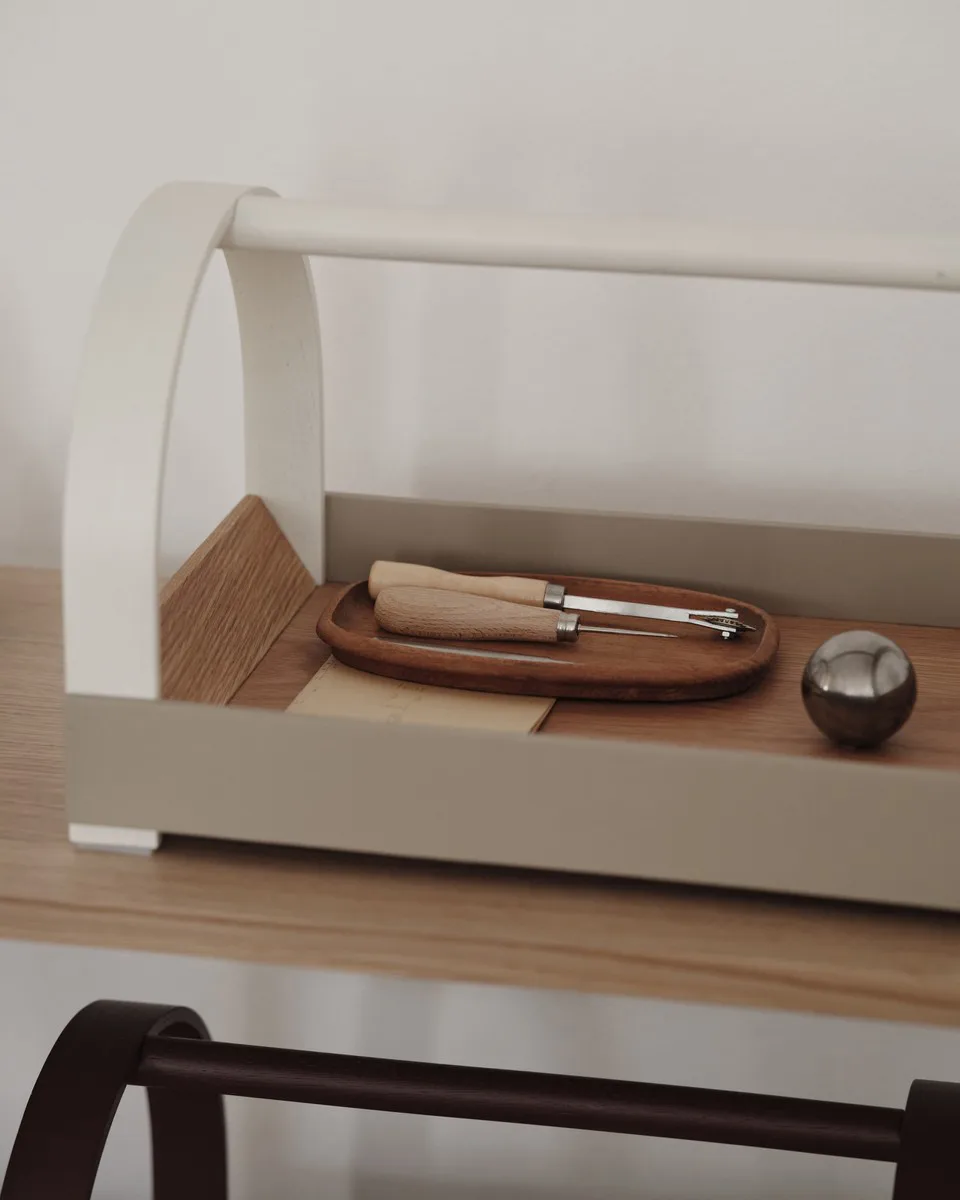 Kydo Tablett mit Griff 40,5x27x23,5 cm, Eiche-Beige white Gejst