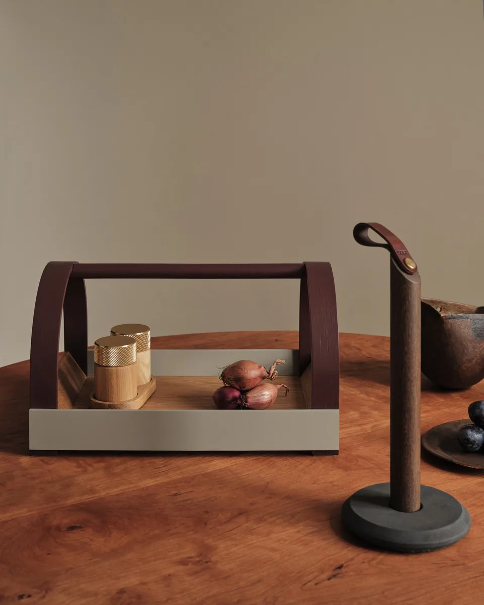 Kydo Tablett mit Griff 40,5x27x23,5 cm, Ek-grey burgundy Gejst