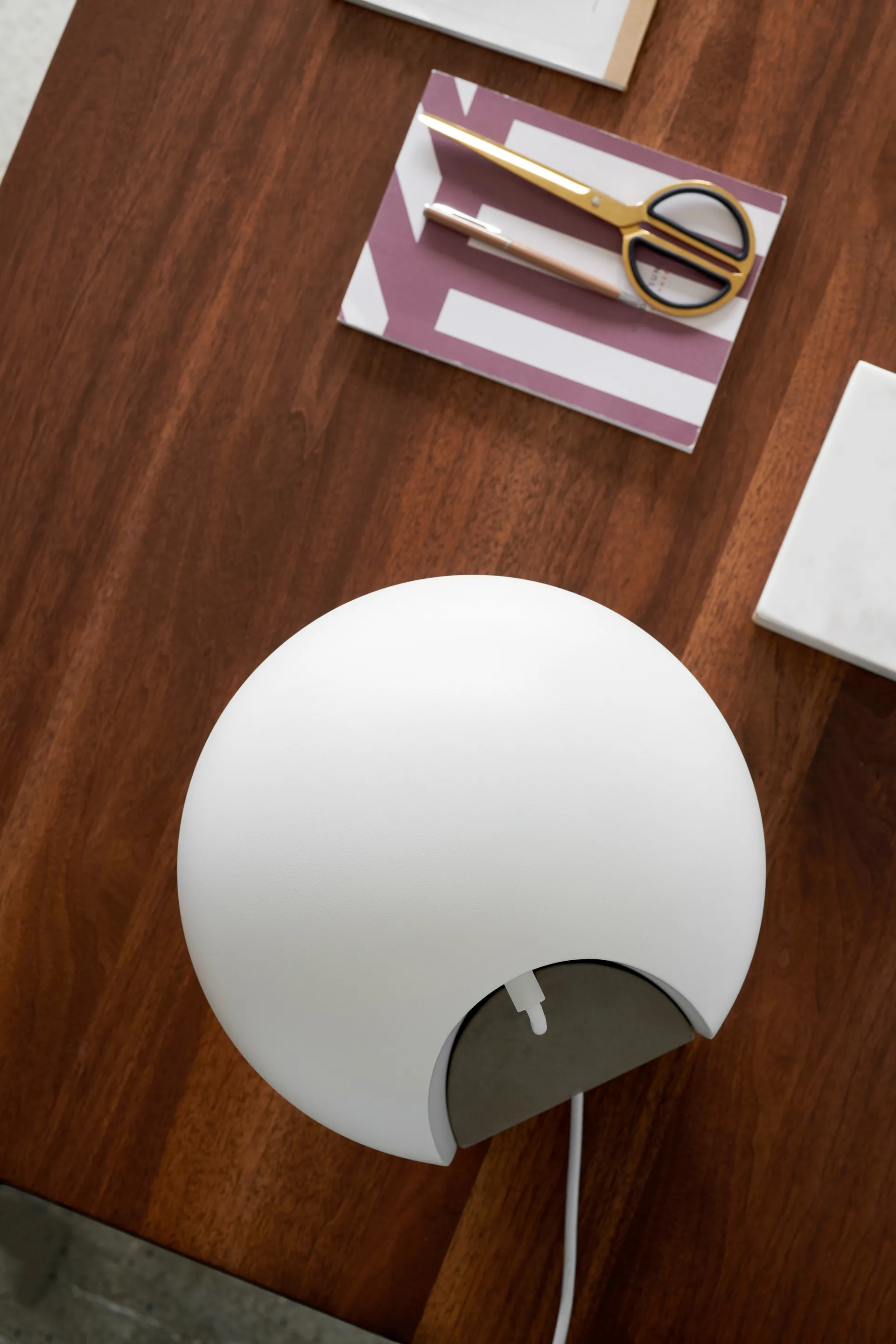 Leery Tischleuchte 40cm, Weiß Gejst