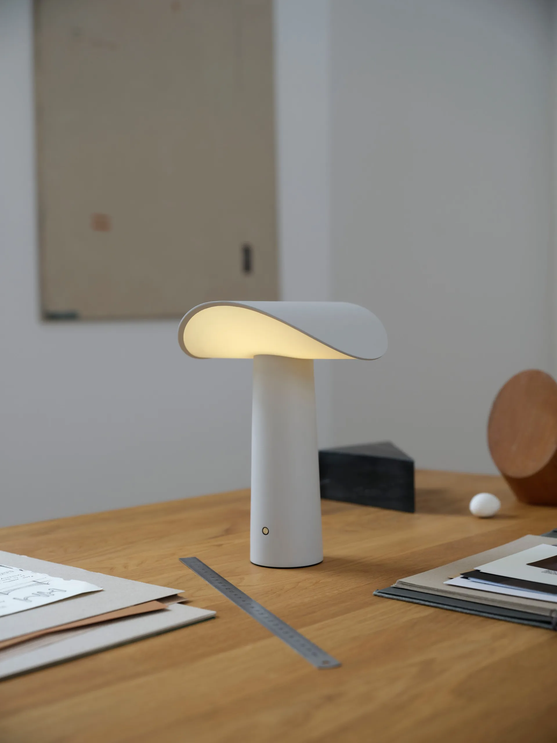 Lium tragbare Tischleuchte 22,5 cm, Warm grey Gejst