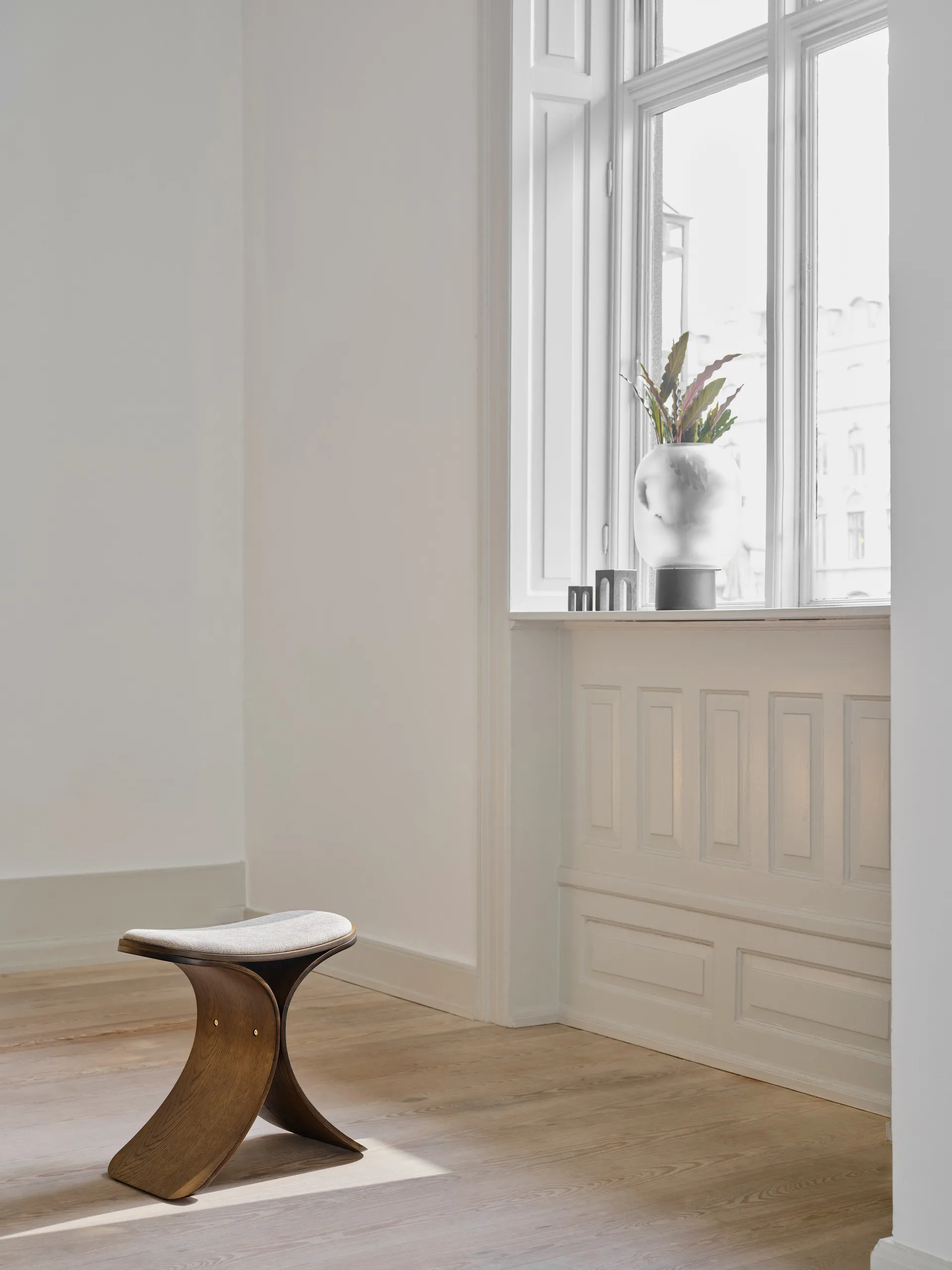 Luno Hocker 48x28x72 cm, Dunkle Eiche-dunkelbeiger Textil Gejst