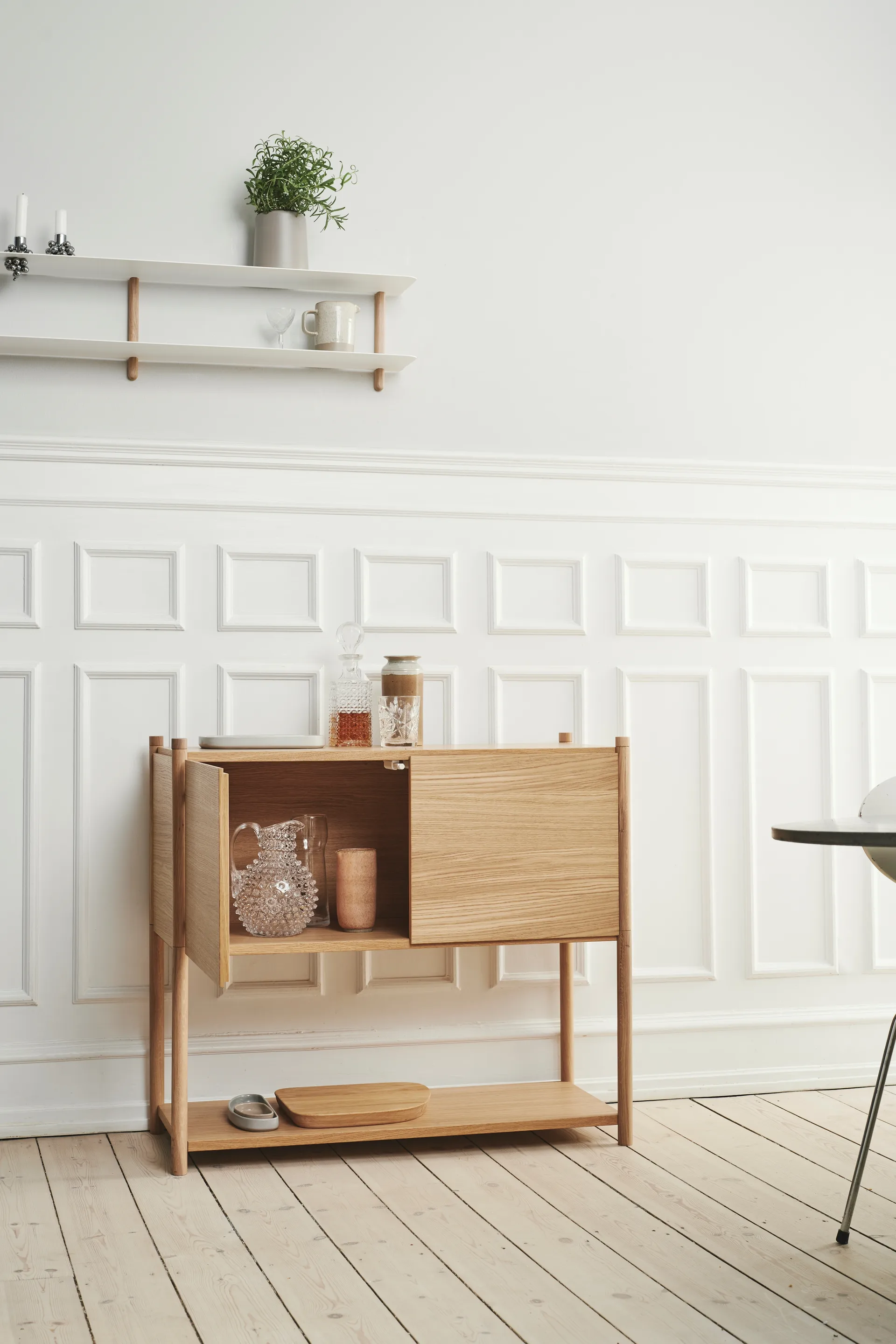 Sceene bookcase C, Helle Eiche Gejst