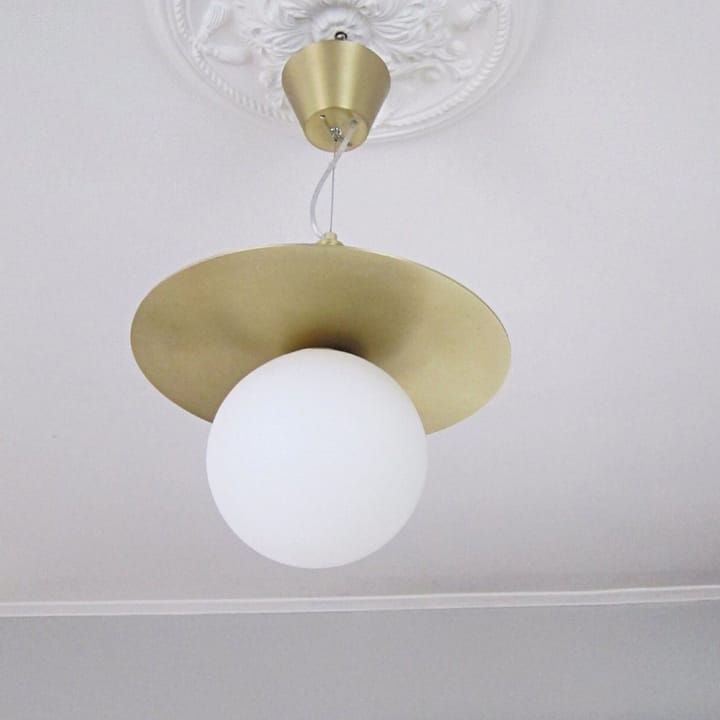 Art Deco Pendelleuchte, Messing-Opalglas Globen Lighting