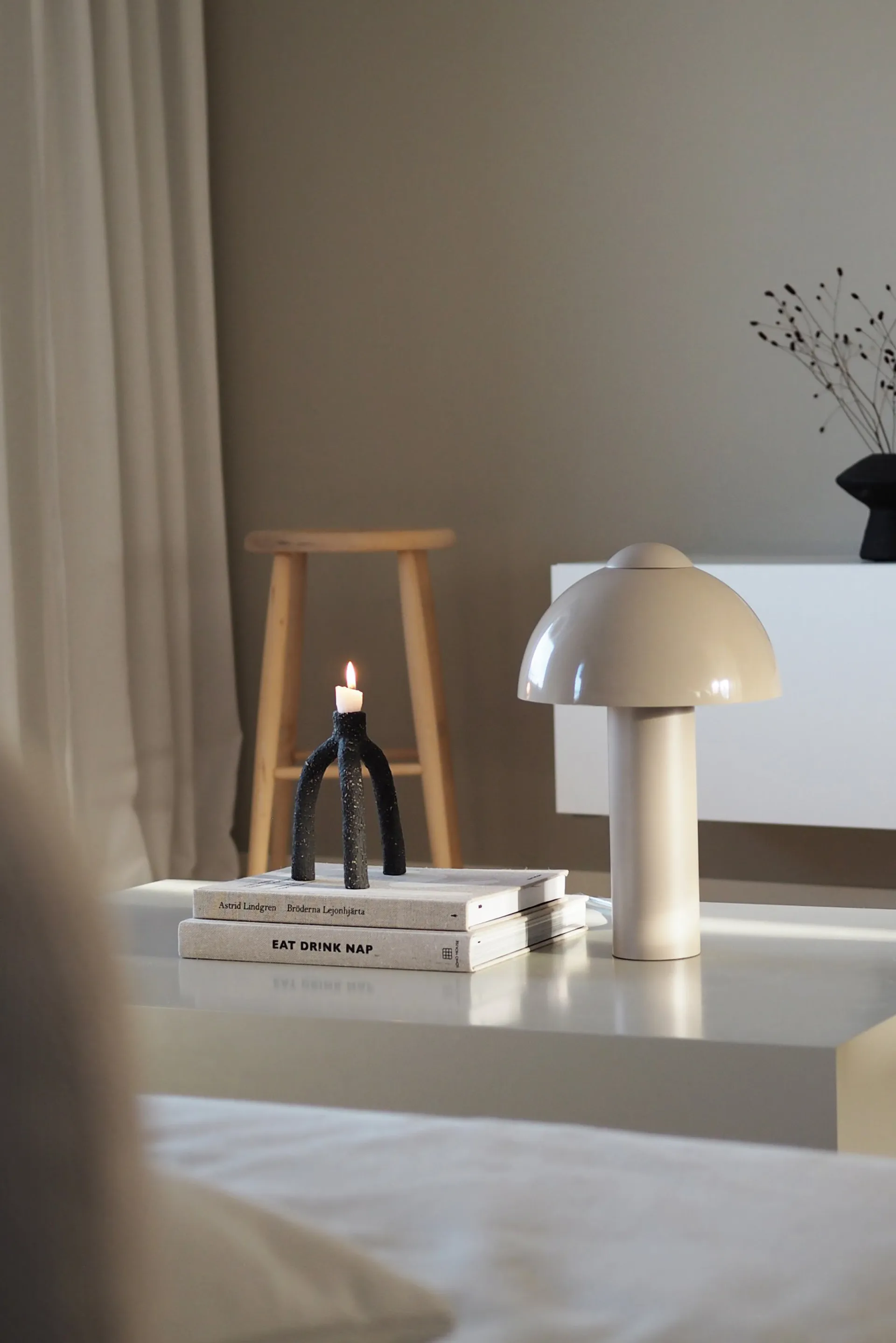 Buddy 23 Tischleuchte 36cm, Sand Globen Lighting