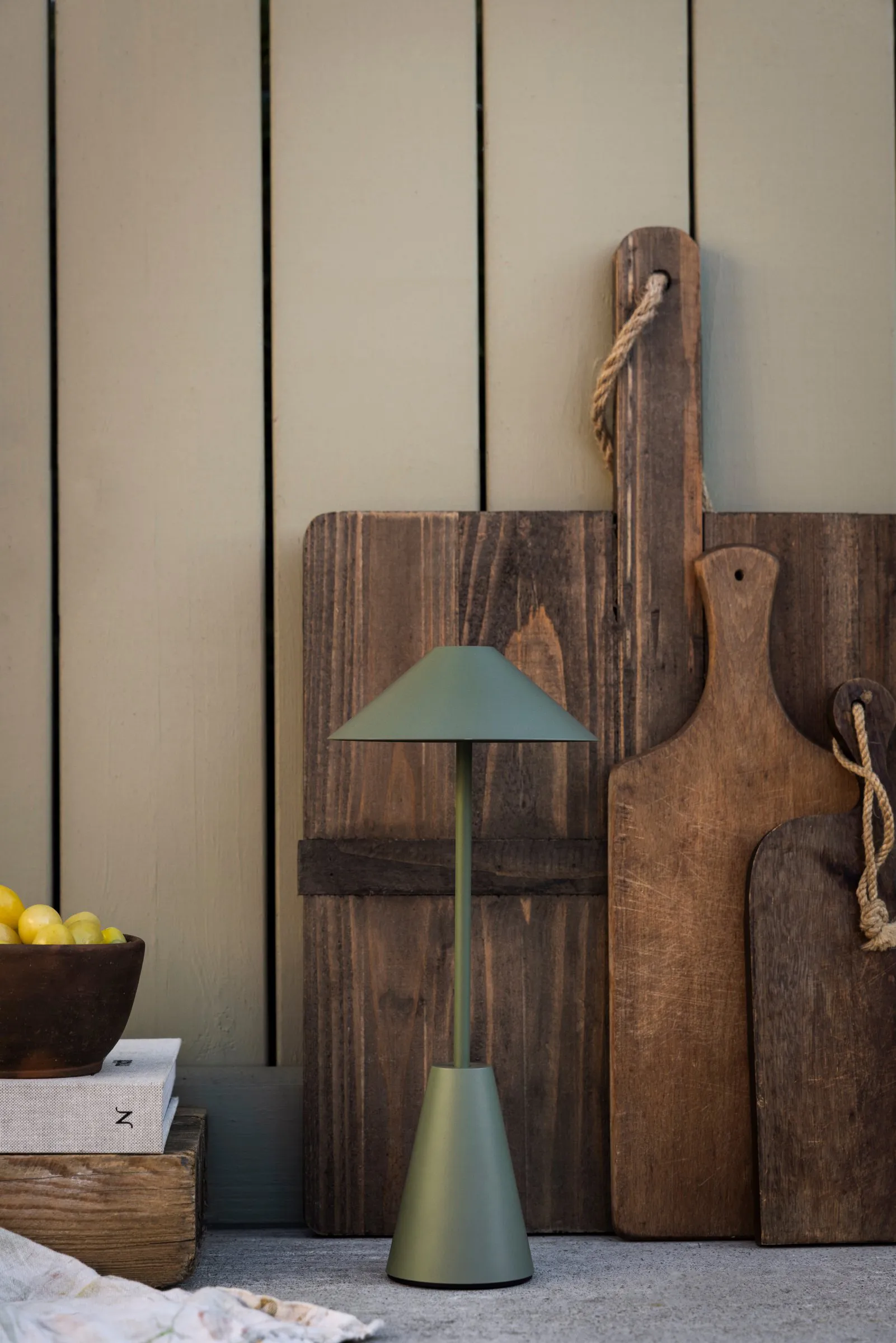 Cannes 32 tragbare Tischleuchte, Moosgrün Globen Lighting