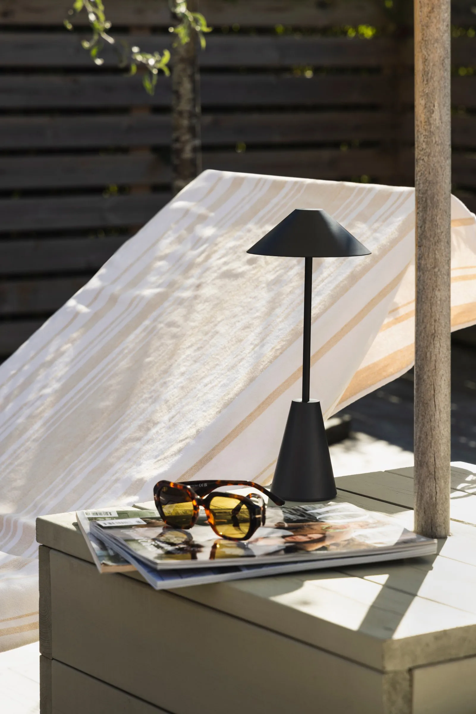 Cannes 32 tragbare Tischleuchte, Schwarz Globen Lighting